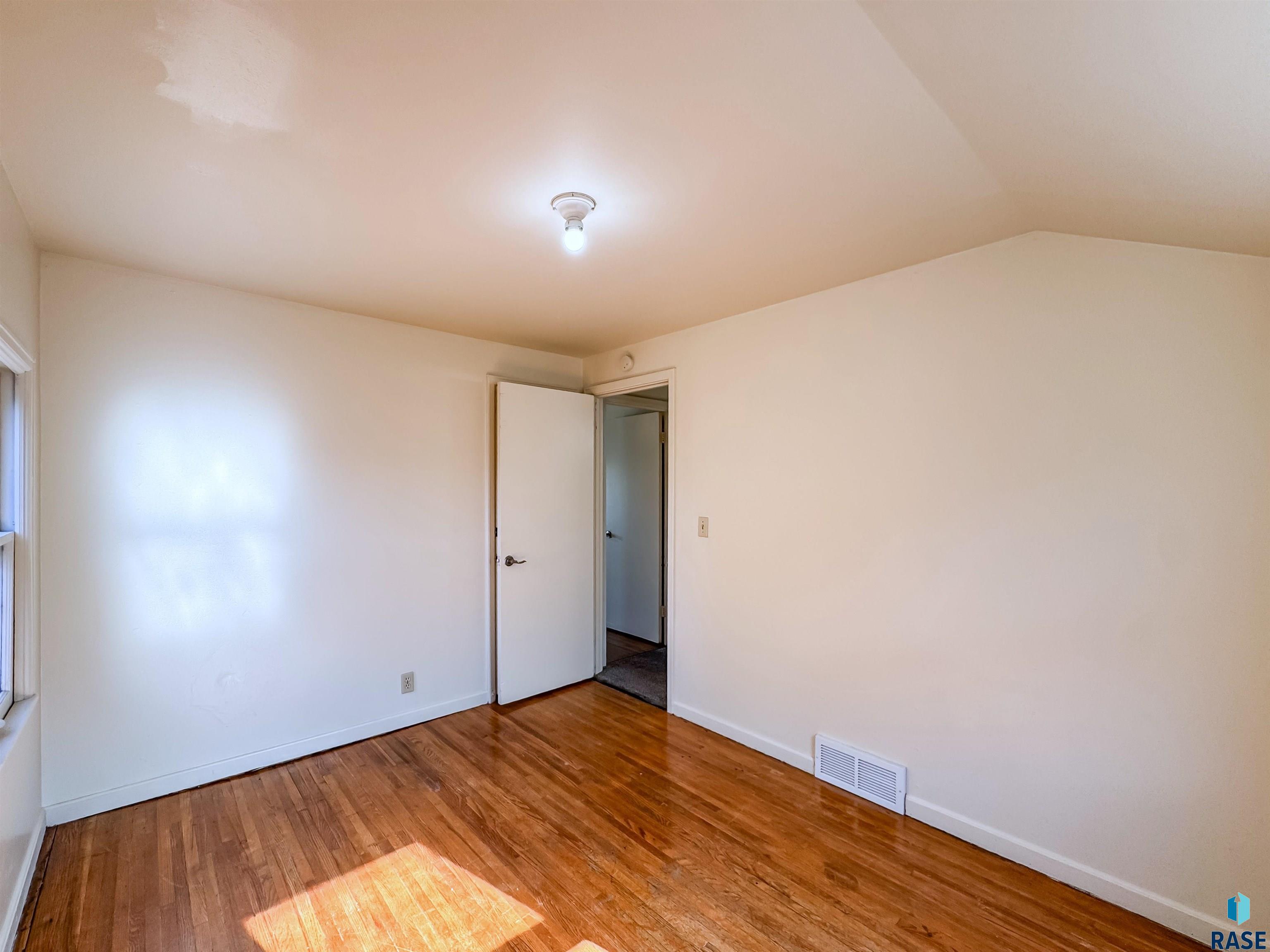 1221 E 12th St Street