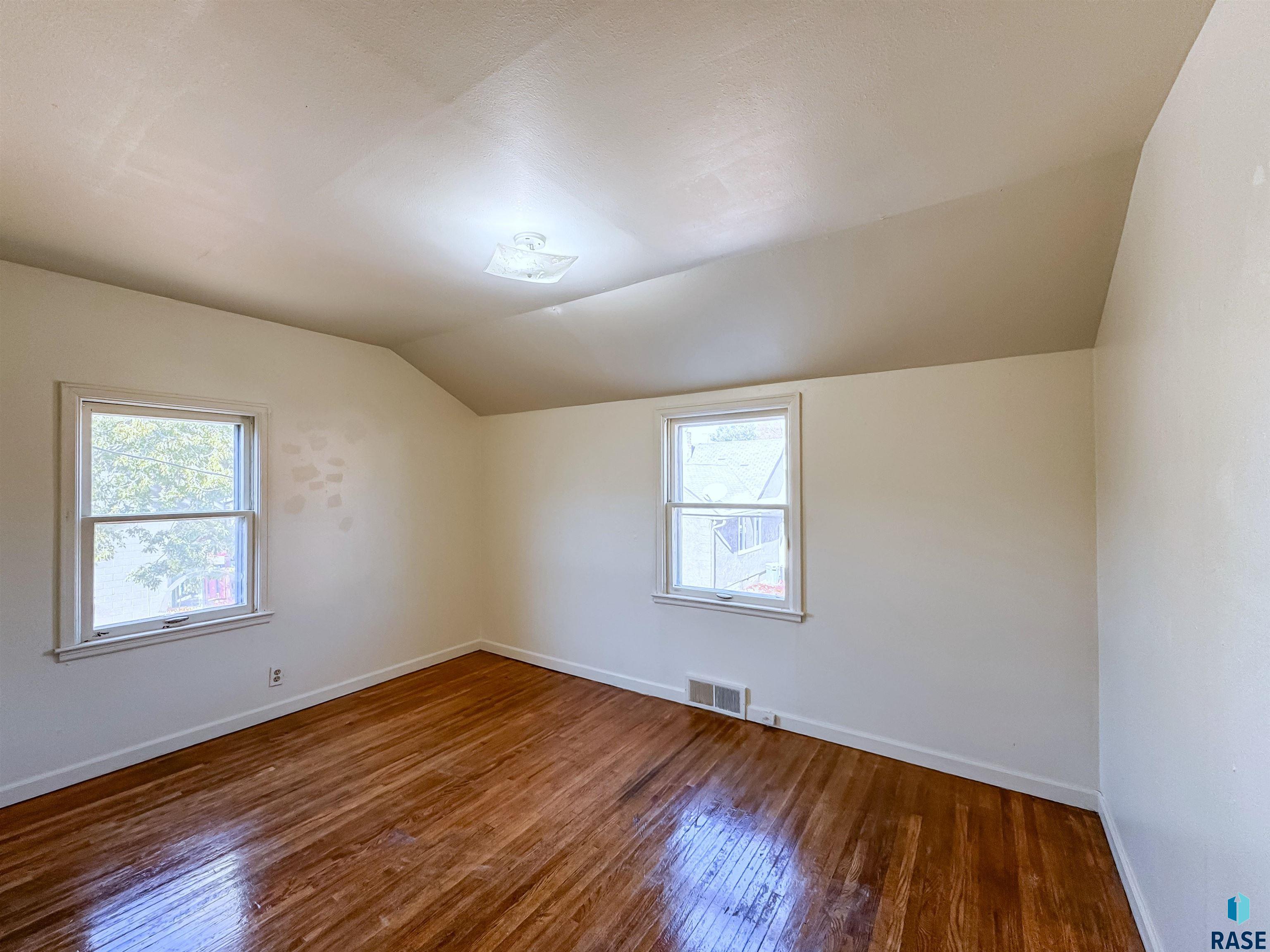 1221 E 12th St Street