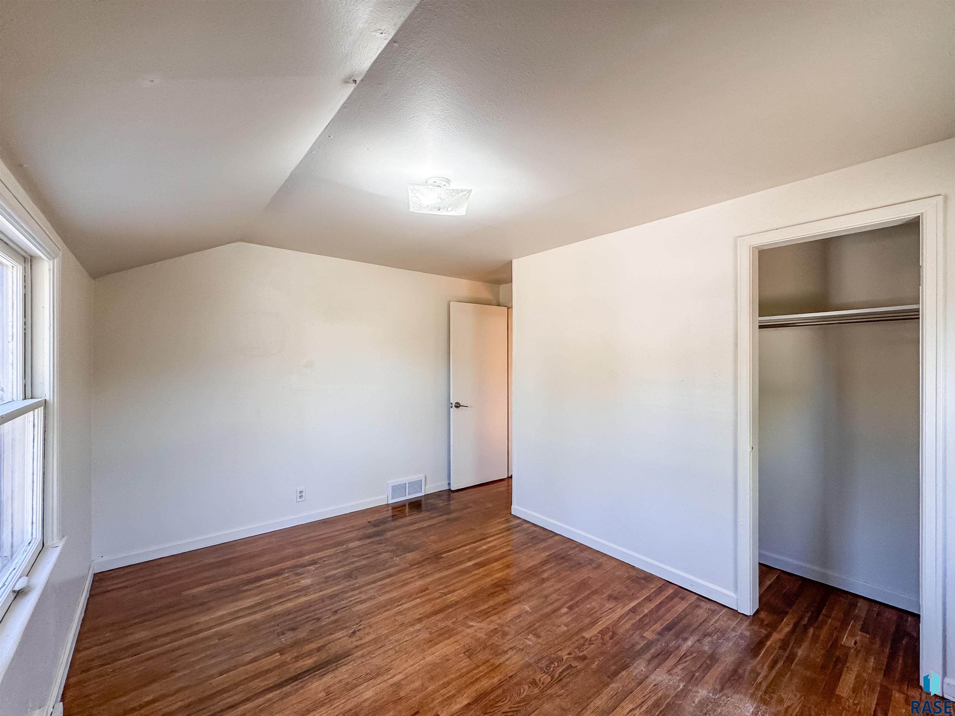 1221 E 12th St Street