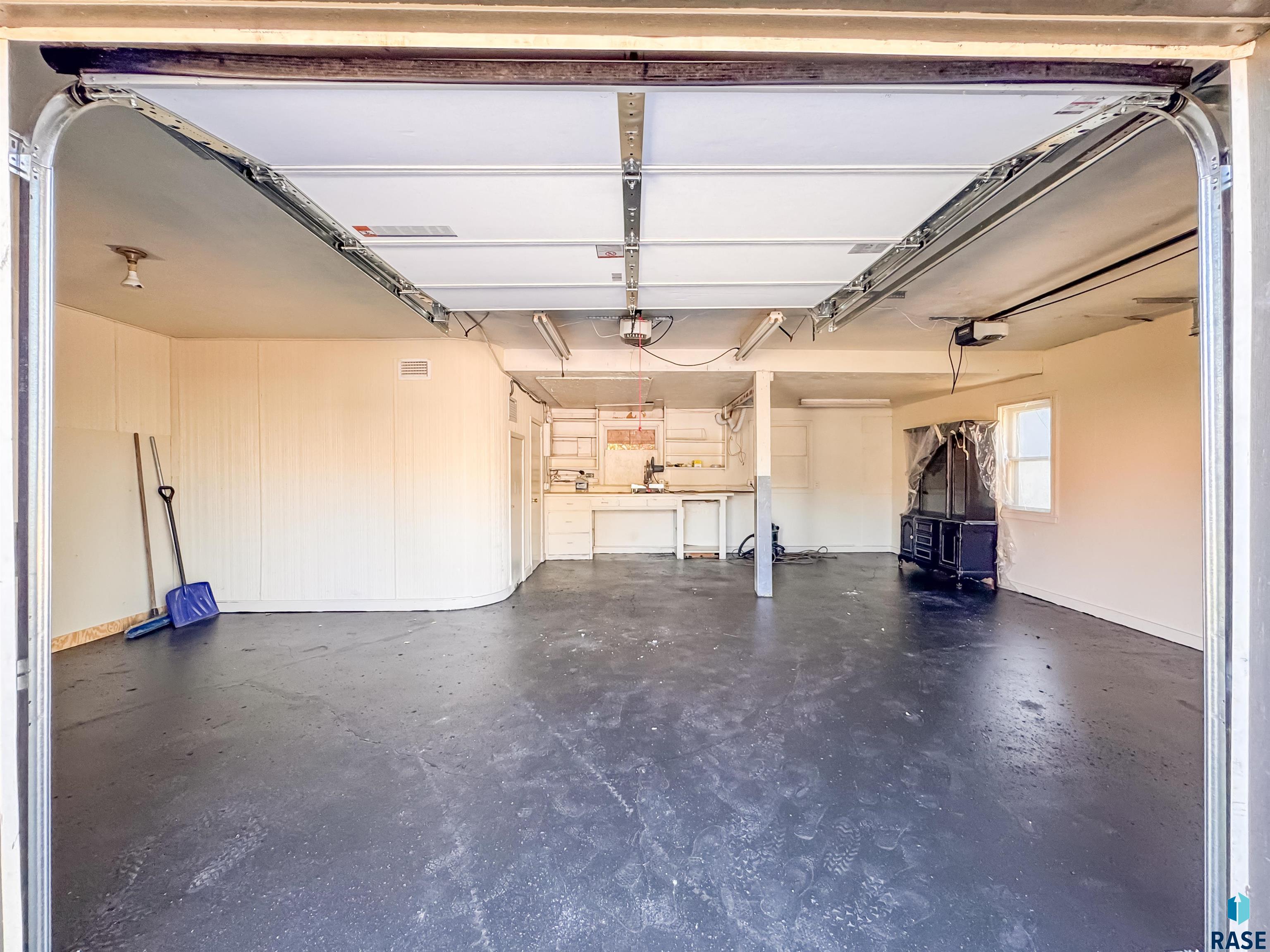 1221 E 12th St Street