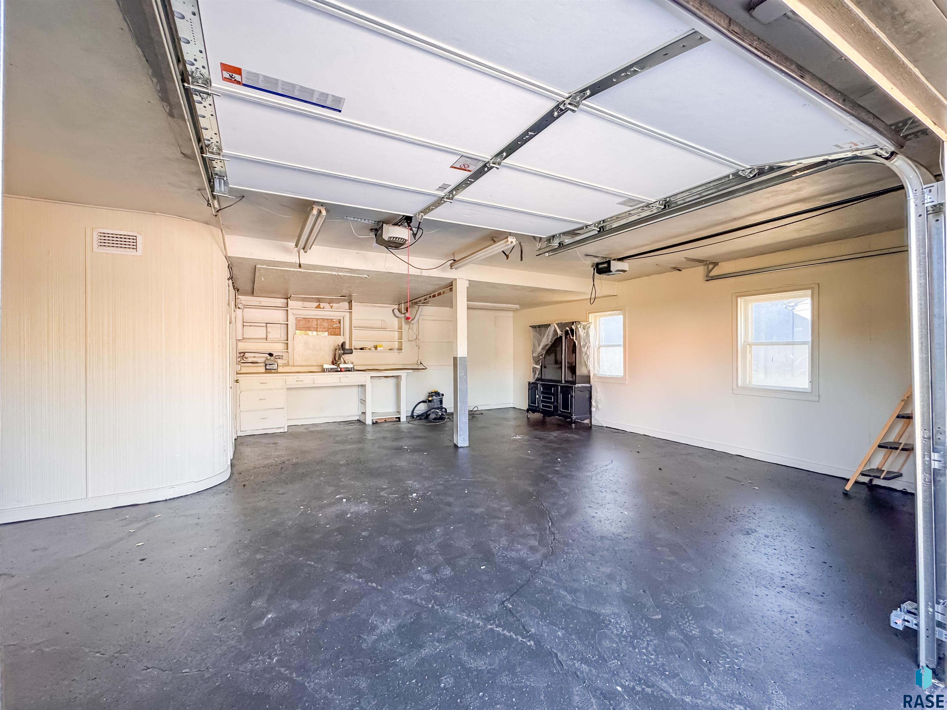 1221 E 12th St Street