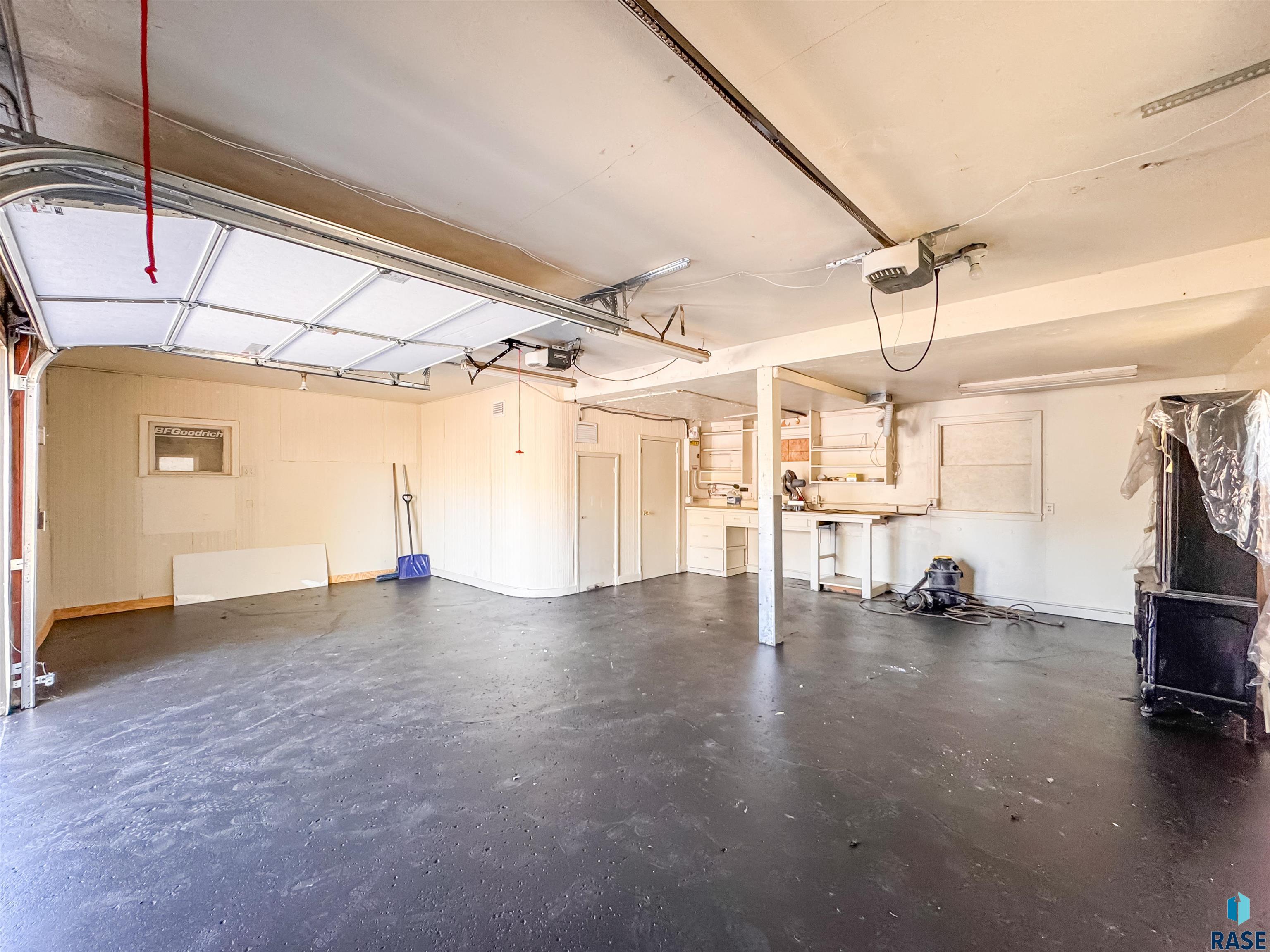 1221 E 12th St Street