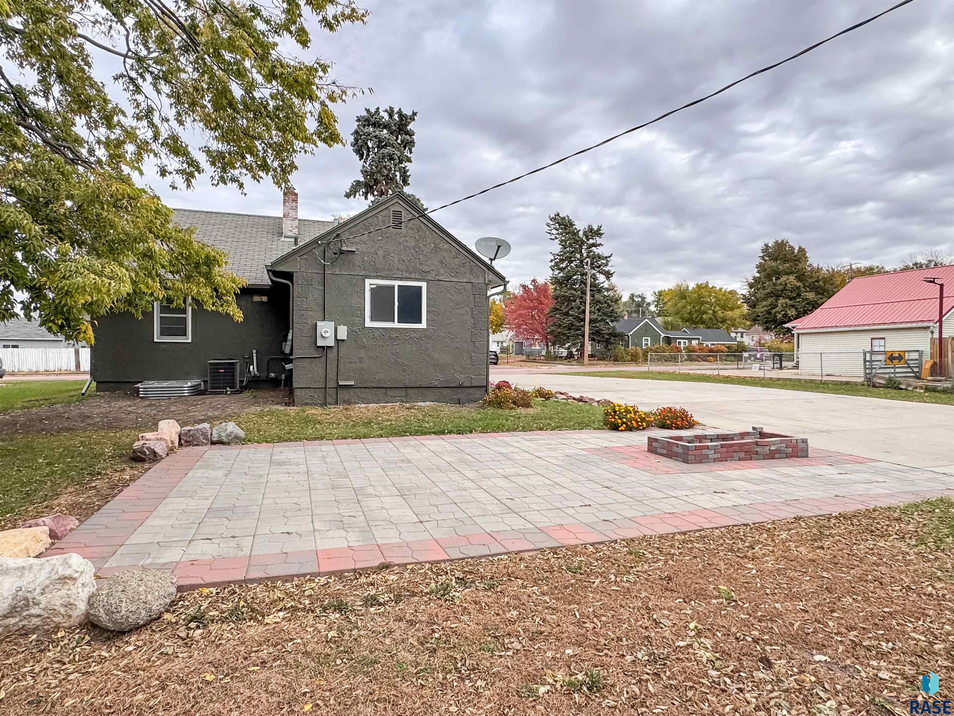 1221 E 12th St Street