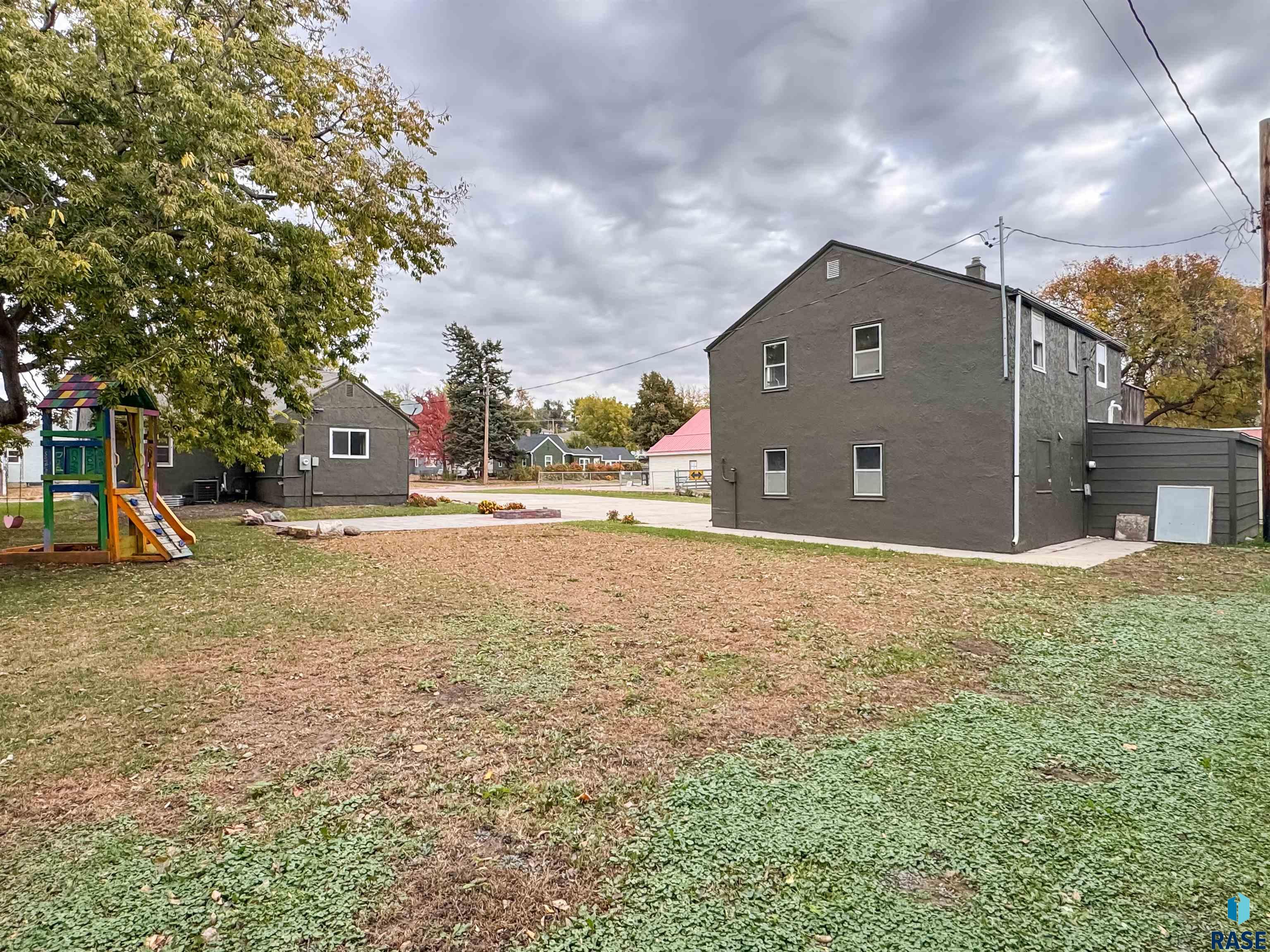 1221 E 12th St Street