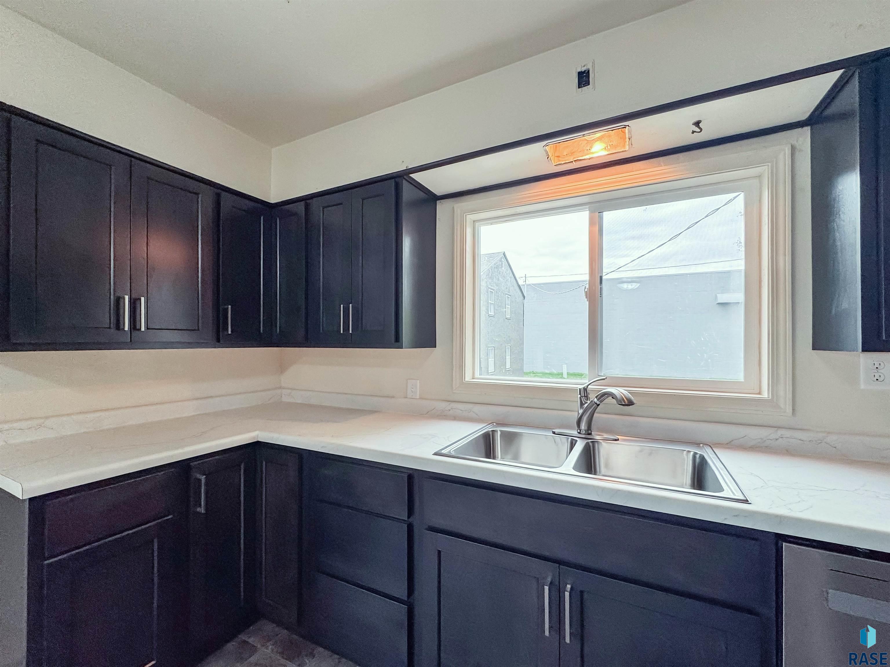 1221 E 12th St Street