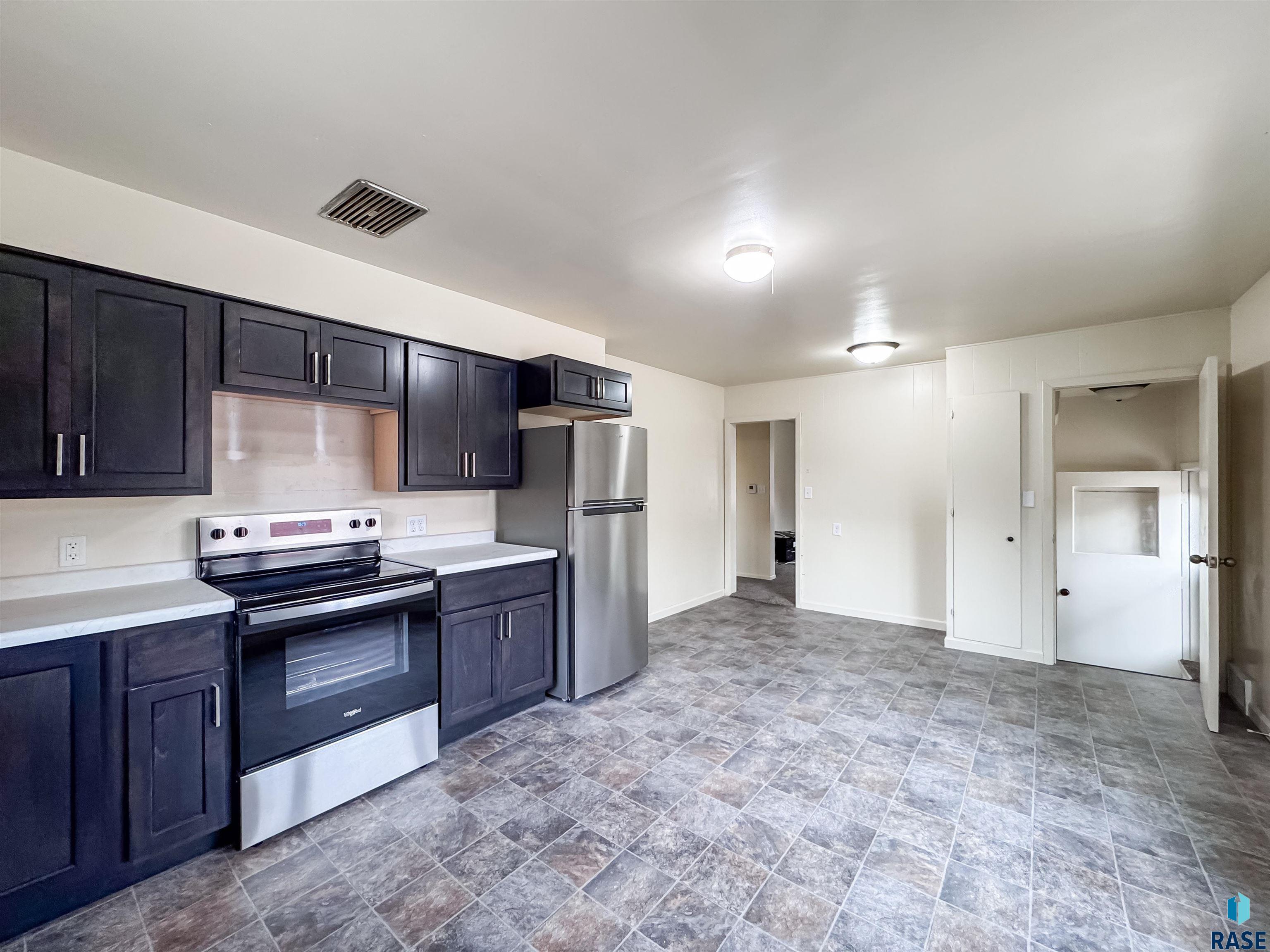 1221 E 12th St Street