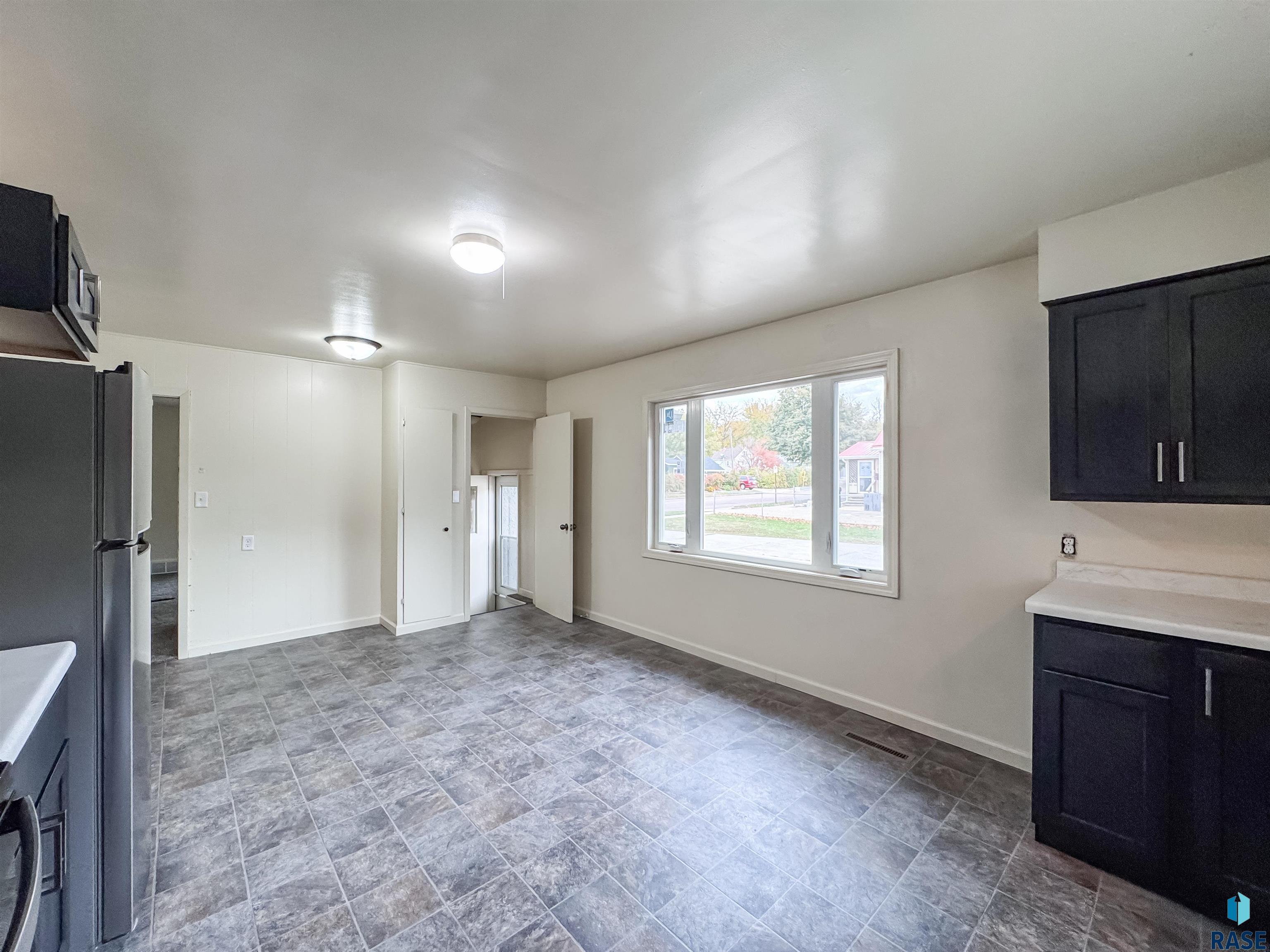 1221 E 12th St Street