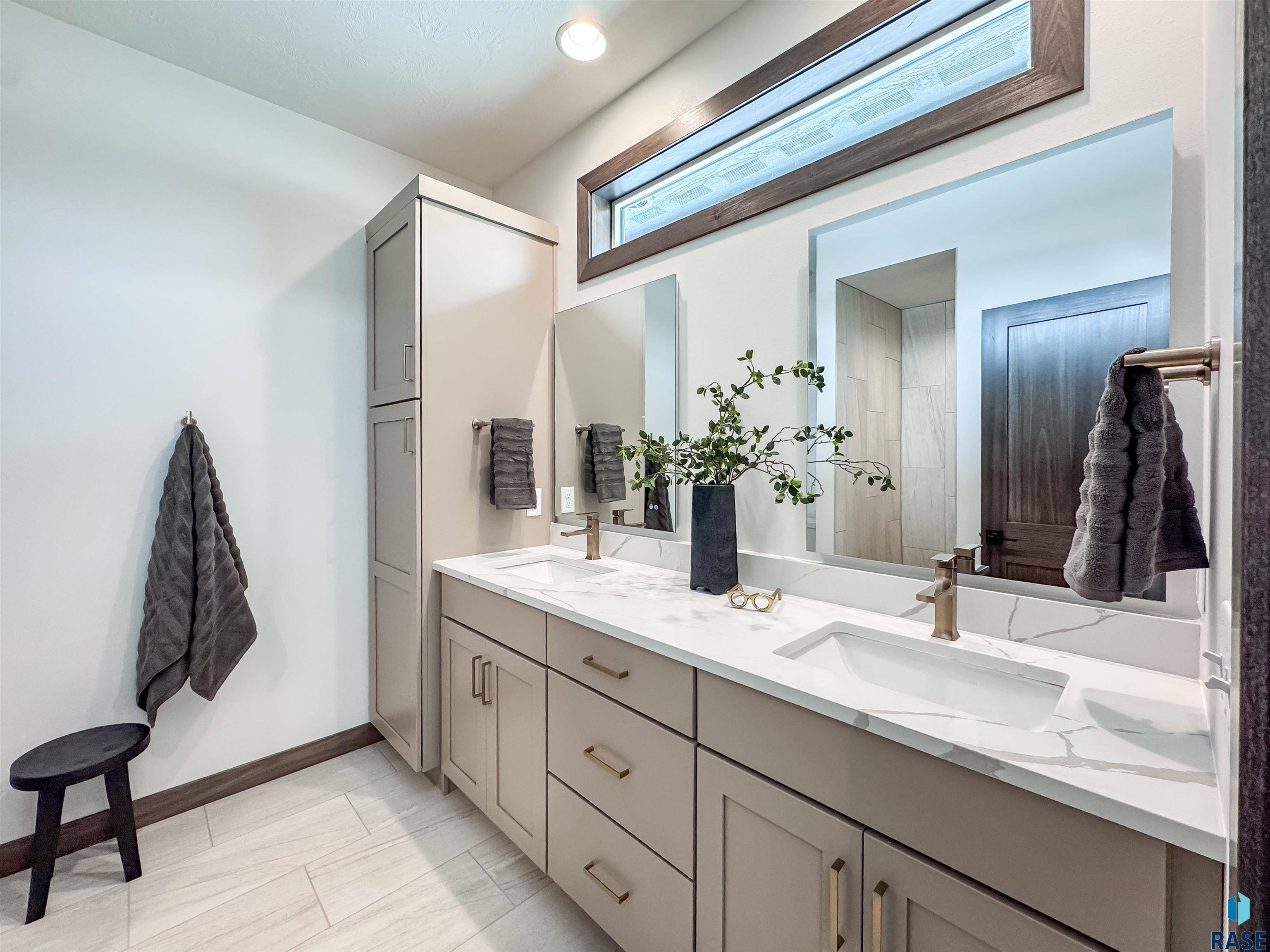 8320 E Sheridan Cir Circle