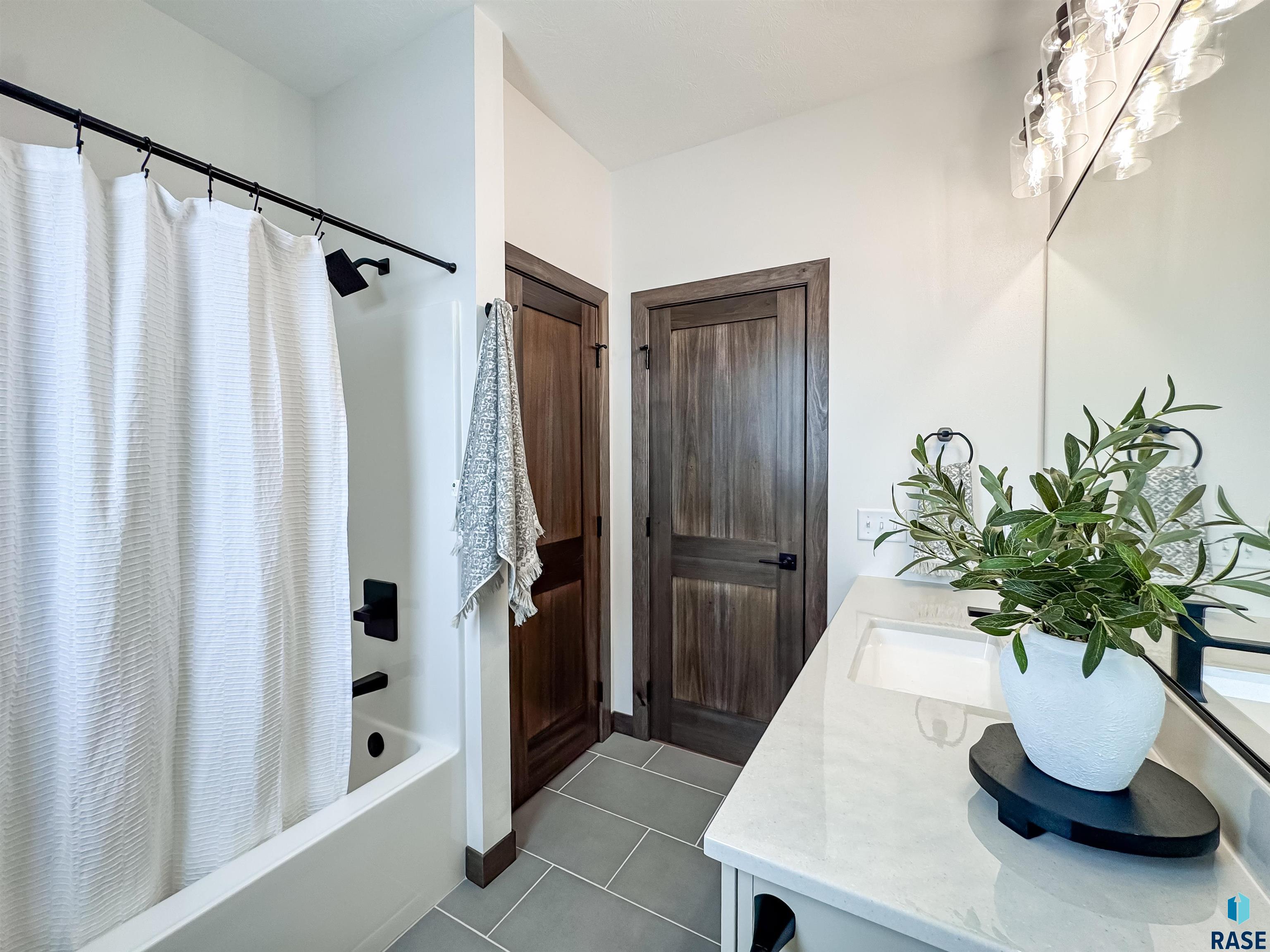 8320 E Sheridan Cir Circle