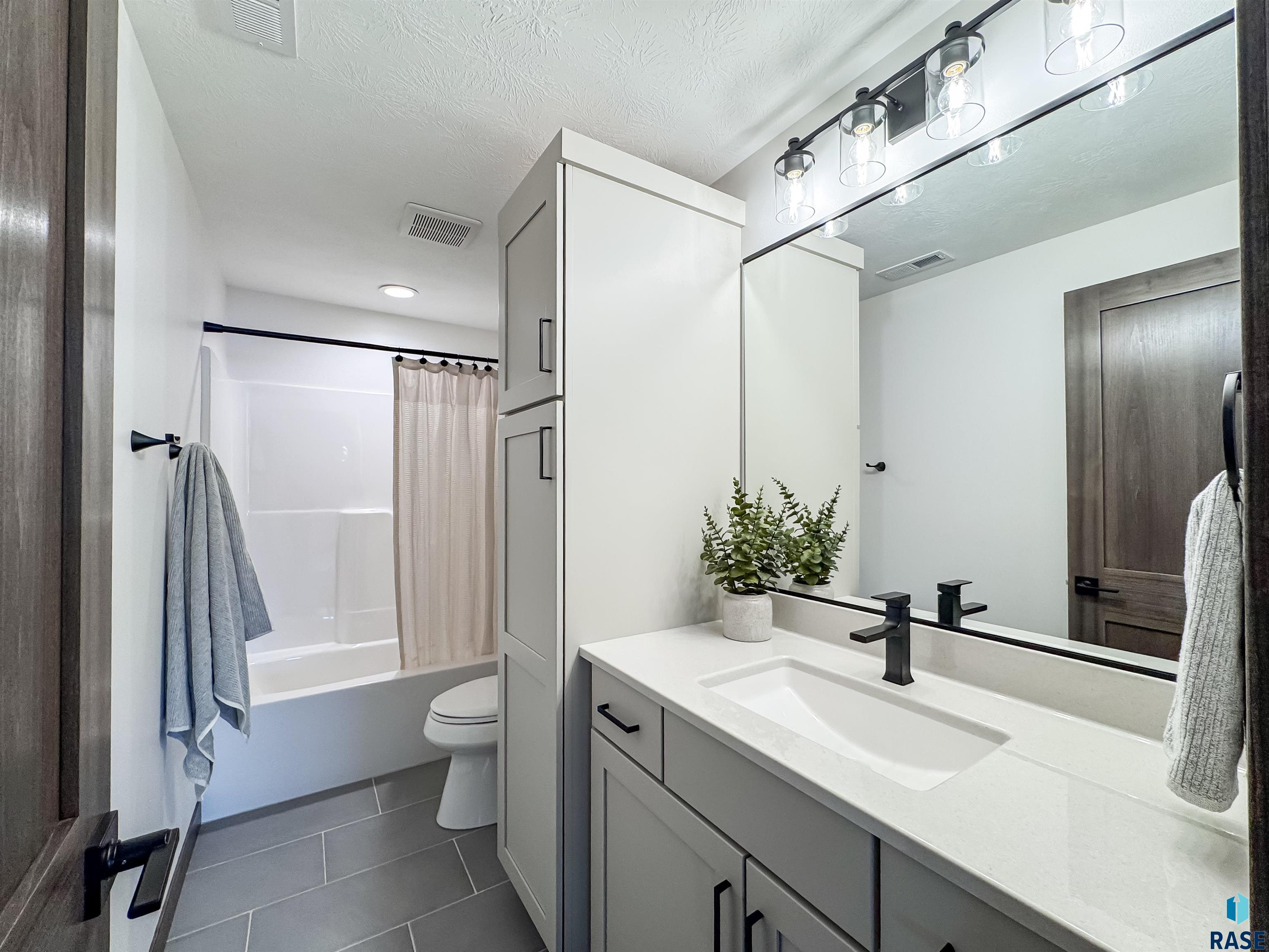 8320 E Sheridan Cir Circle