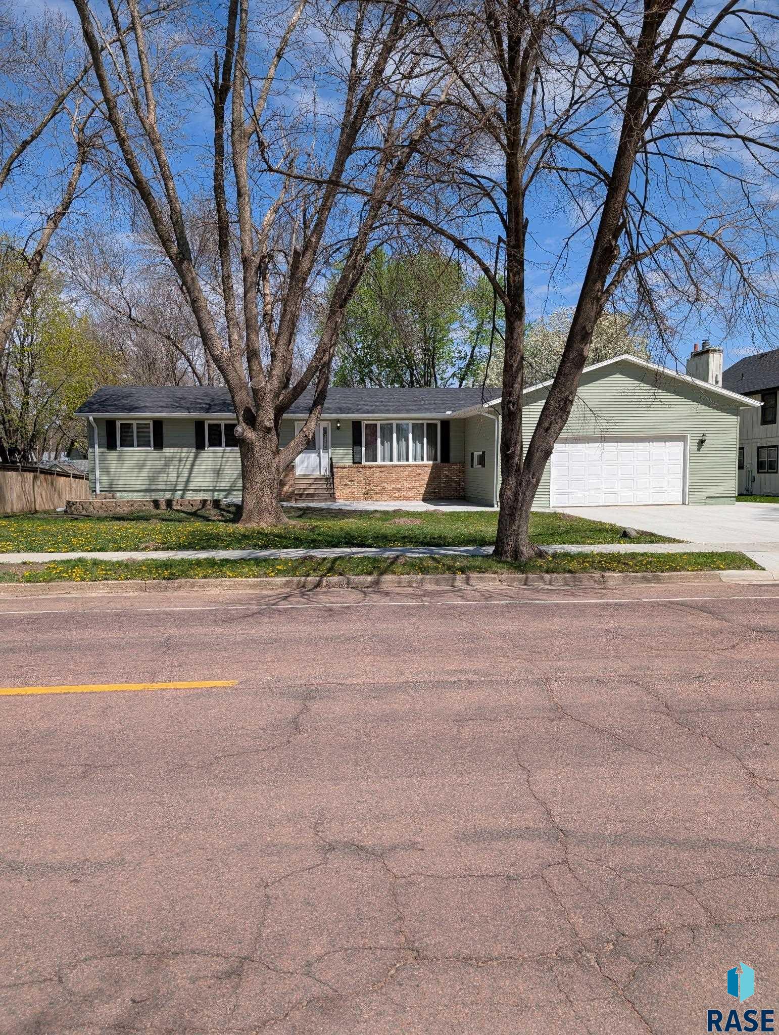 5808 32 St, Sioux Falls