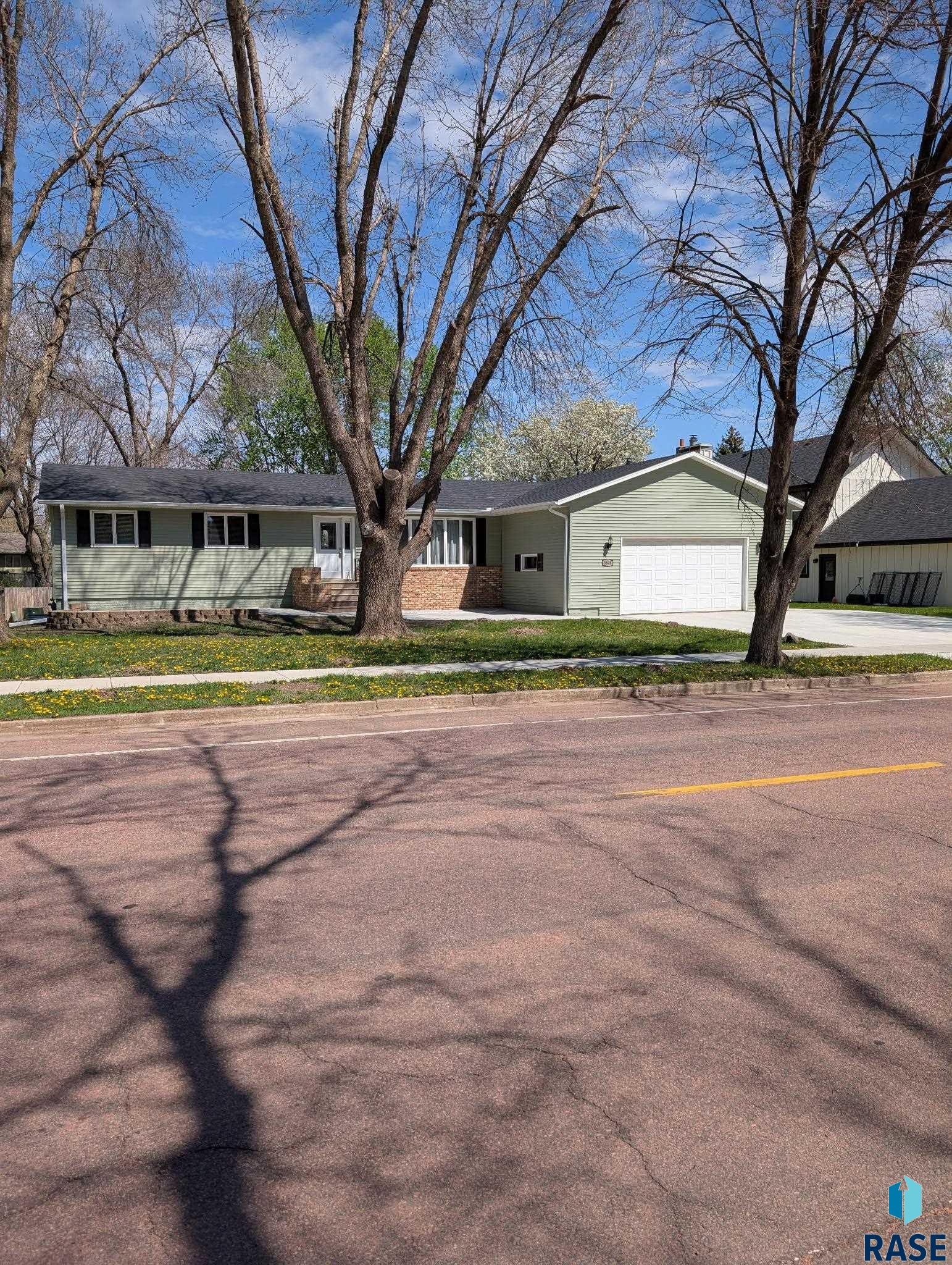 5808 32 St, Sioux Falls