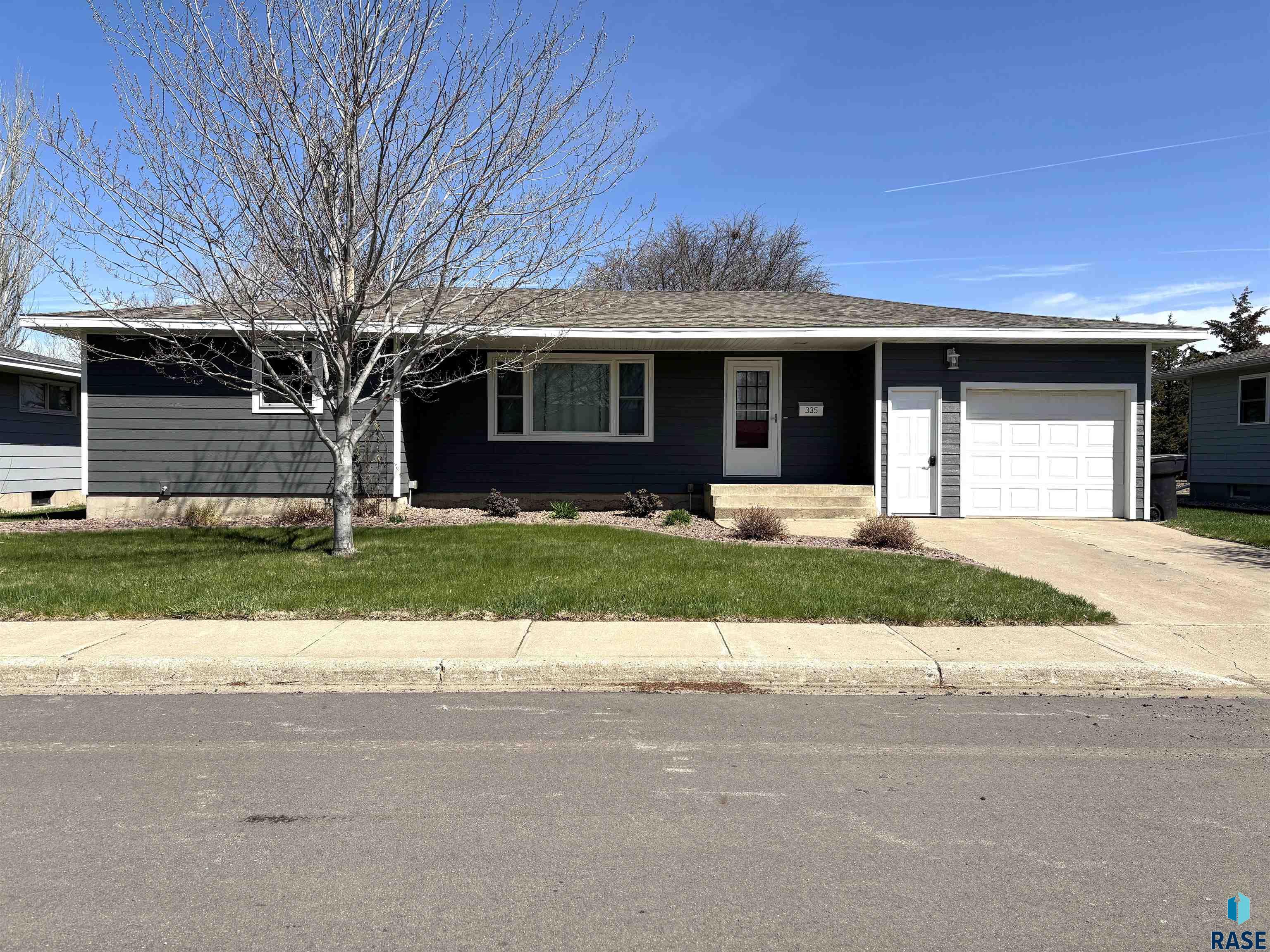 335 E 9th St Street