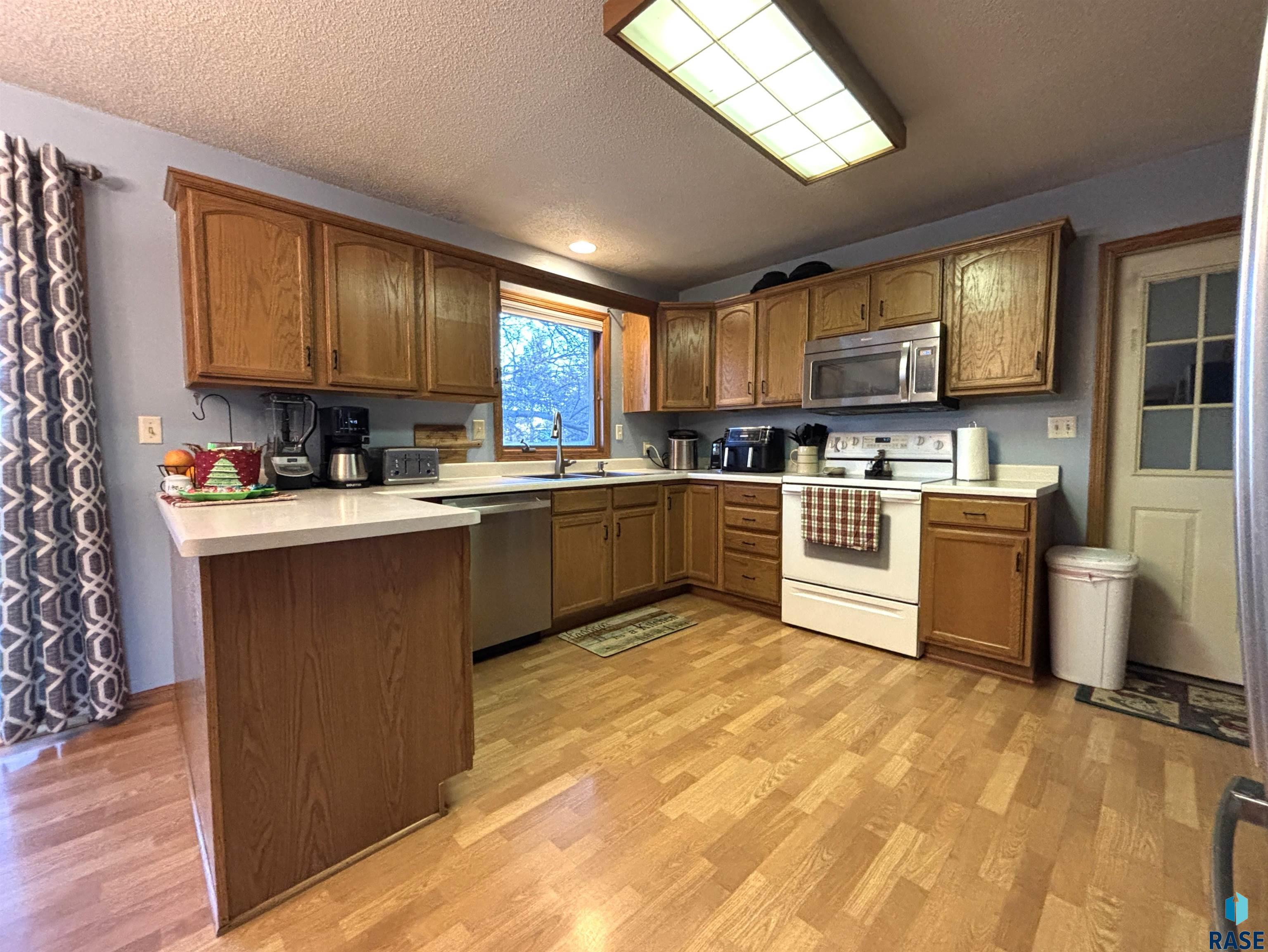 335 E 9th St Street