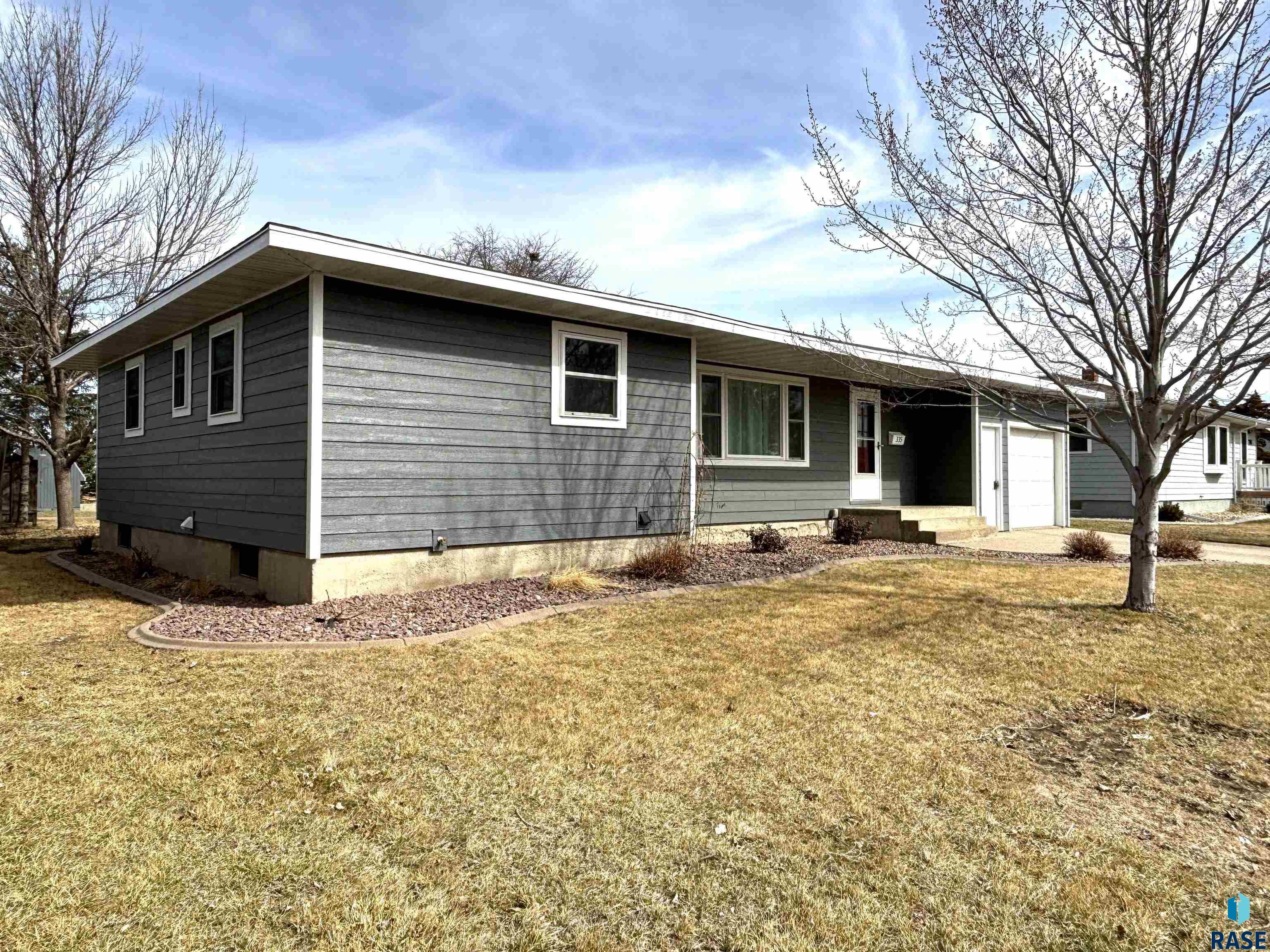 335 E 9th St Street