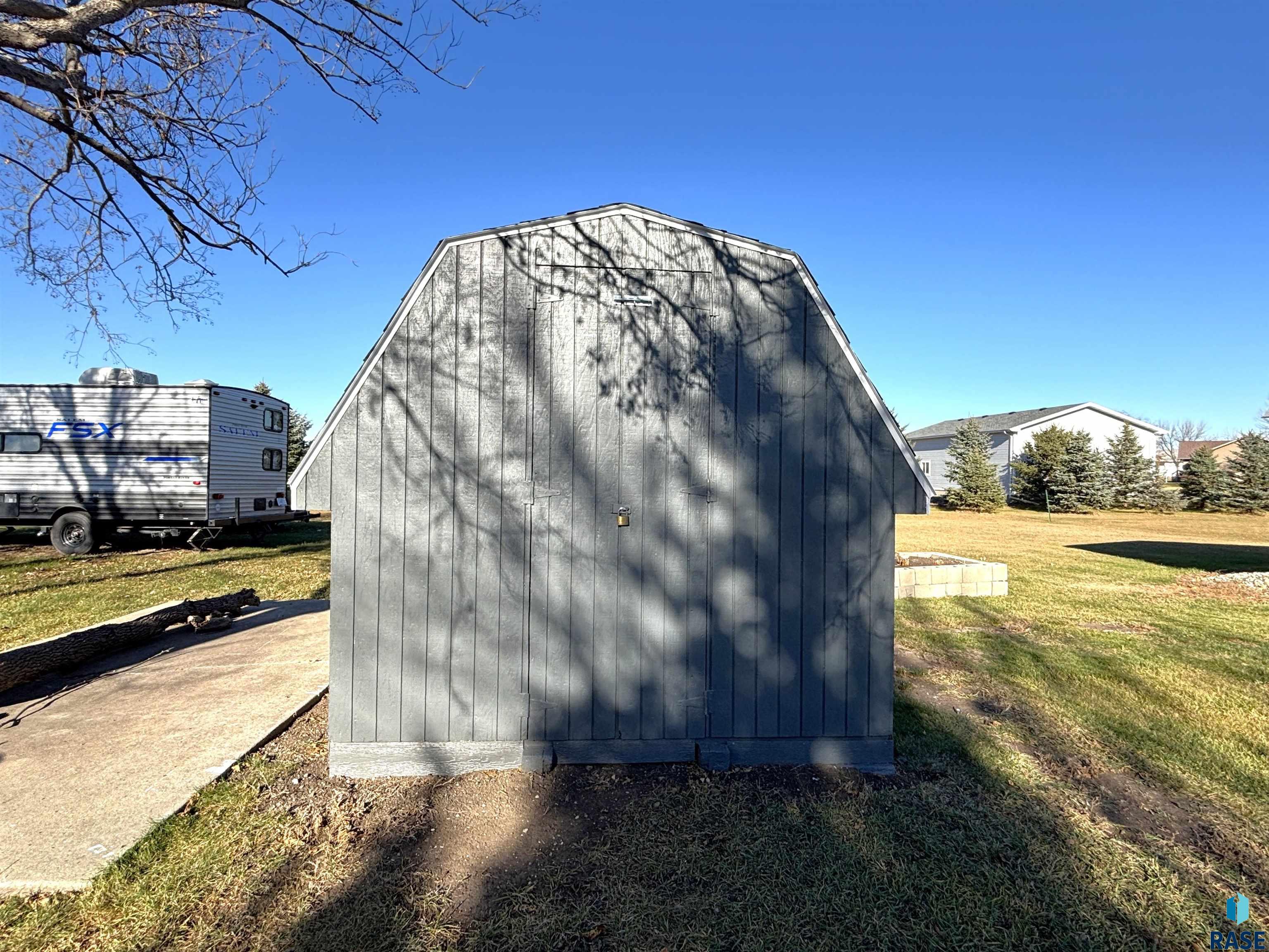 335 E 9th St Street