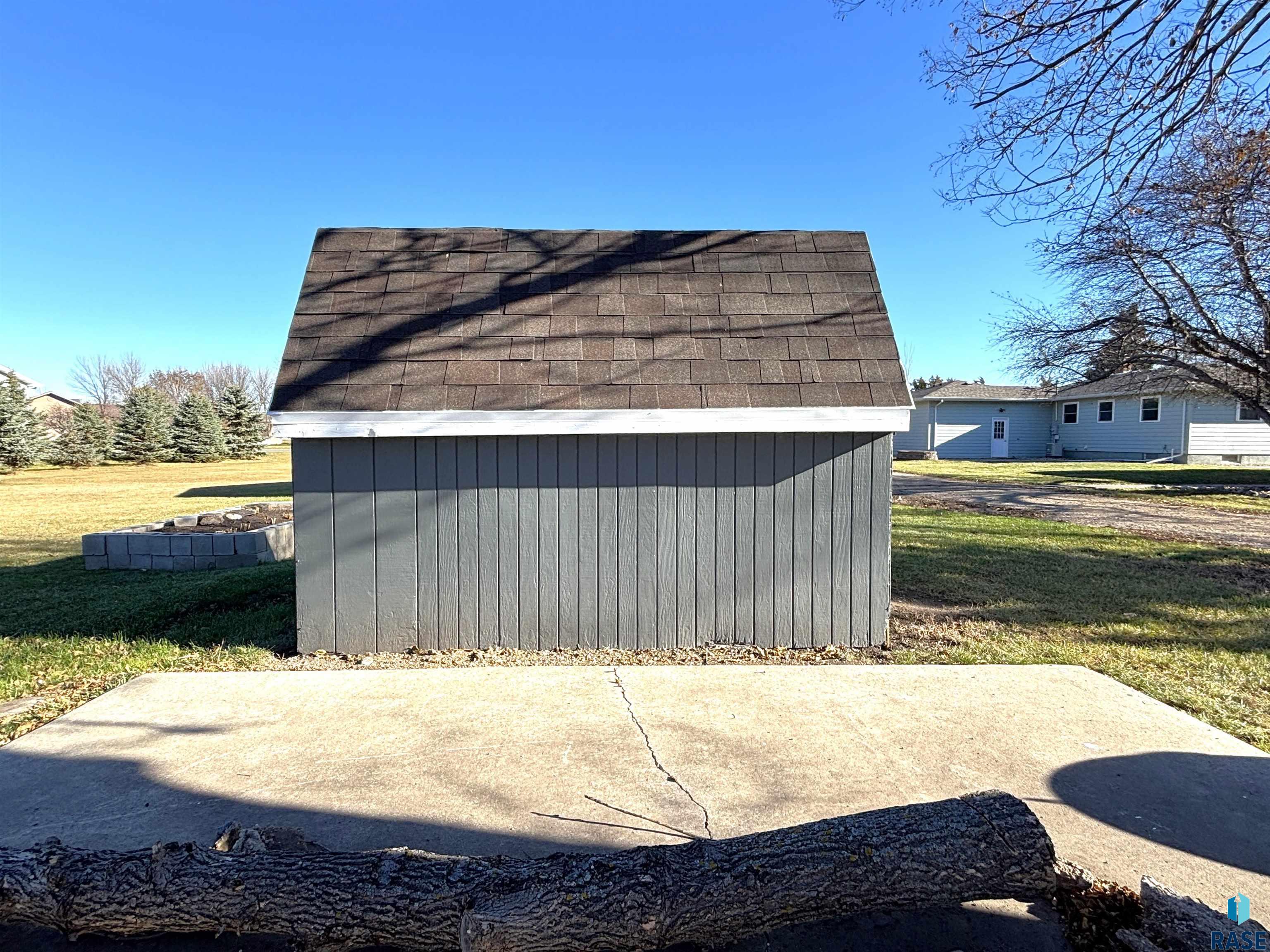 335 E 9th St Street