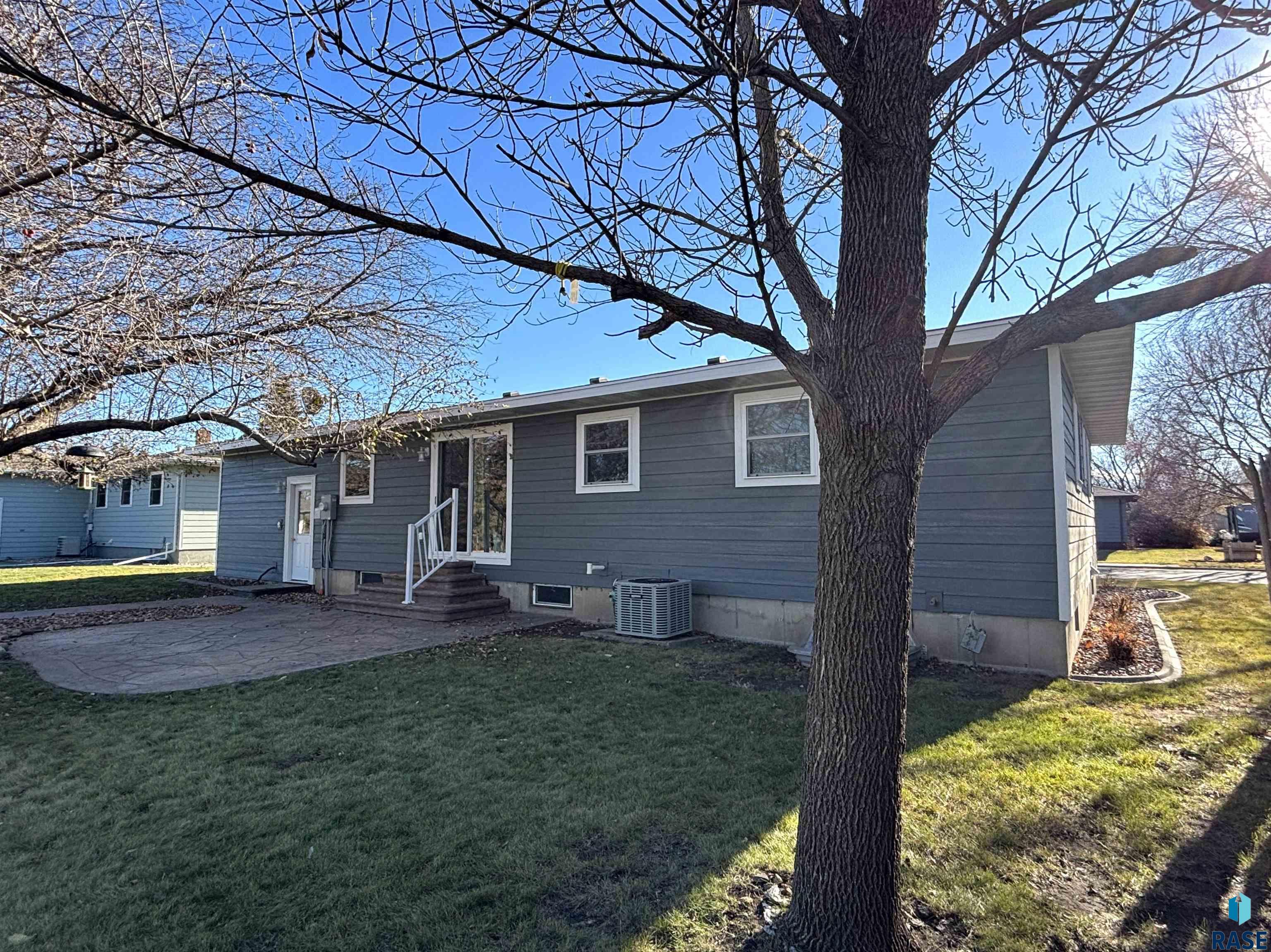 335 E 9th St Street