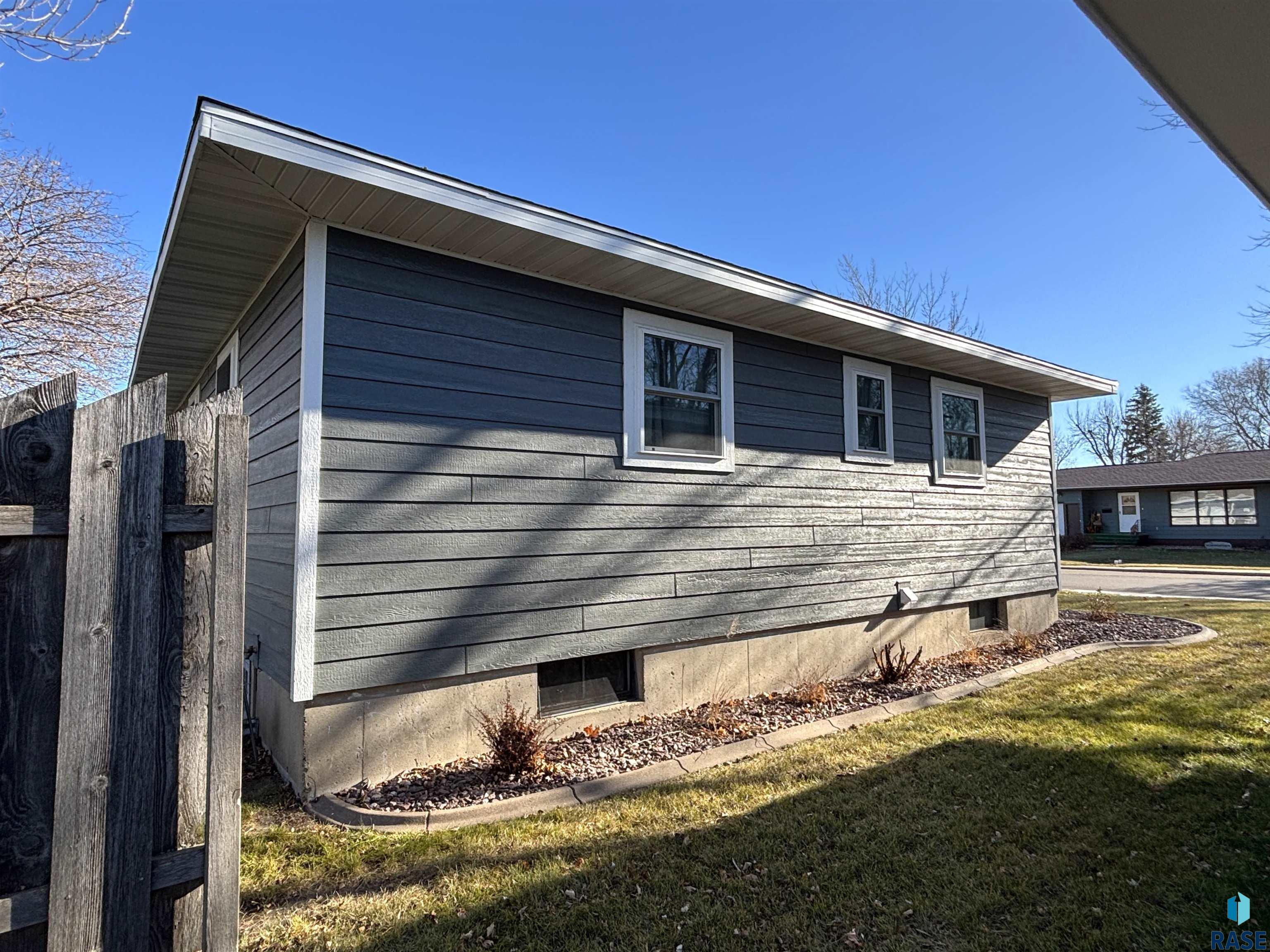 335 E 9th St Street
