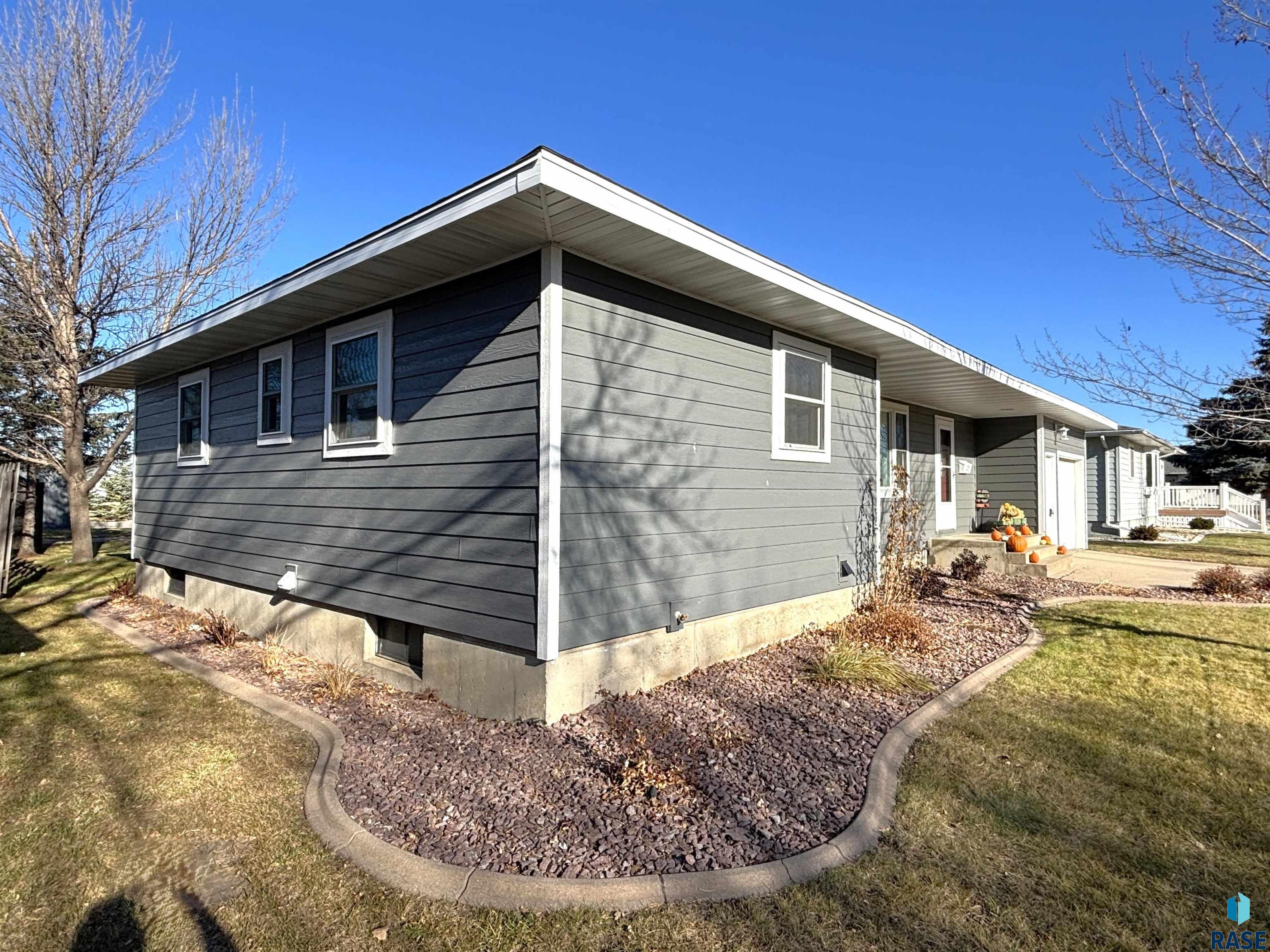 335 E 9th St Street