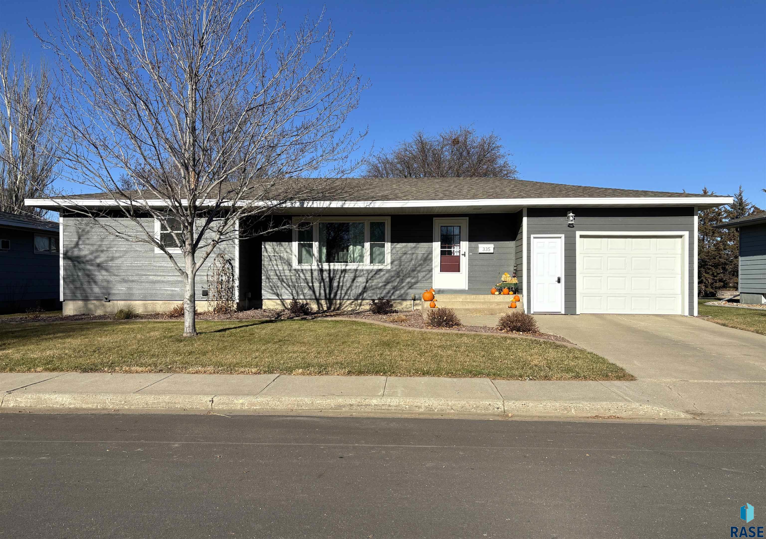 335 E 9th St Street