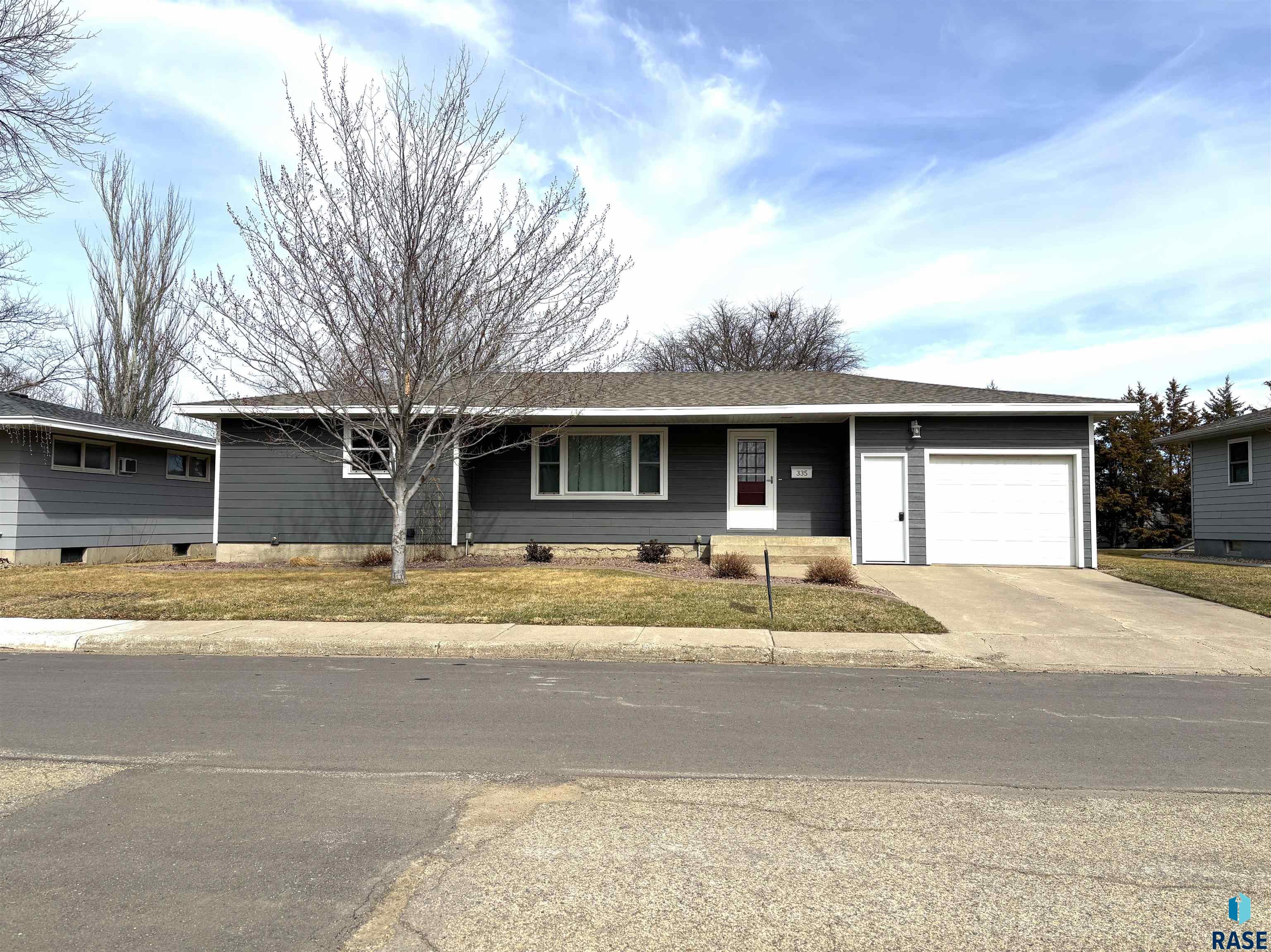 335 E 9th St Street