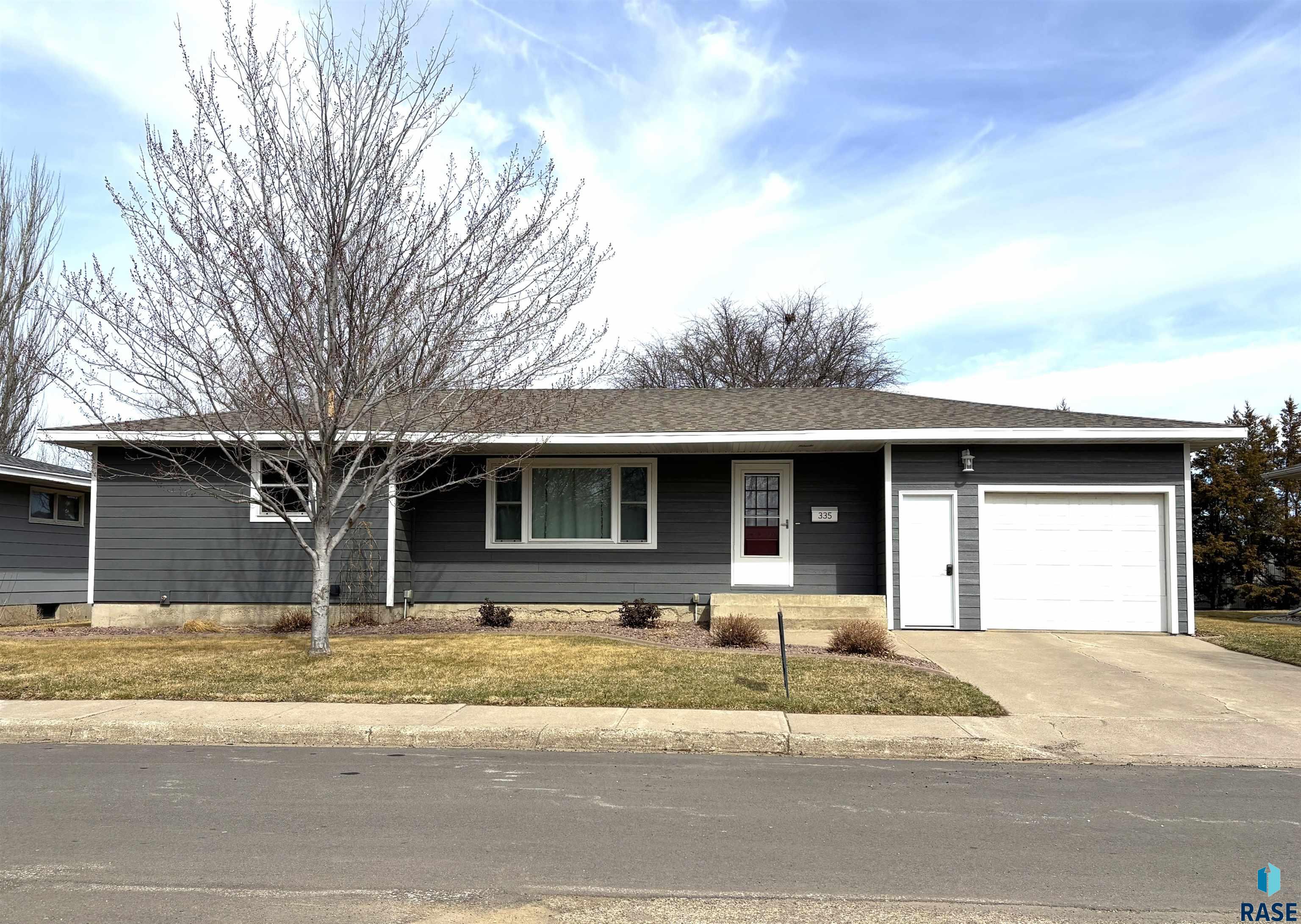 335 E 9th St Street