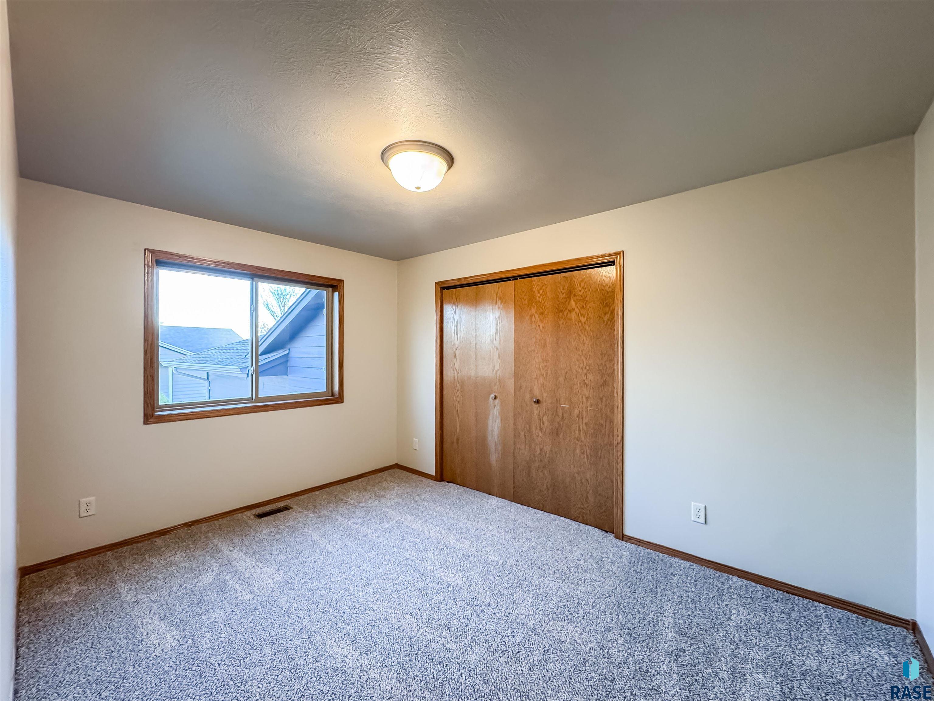 2713 N Vincent Ave Avenue