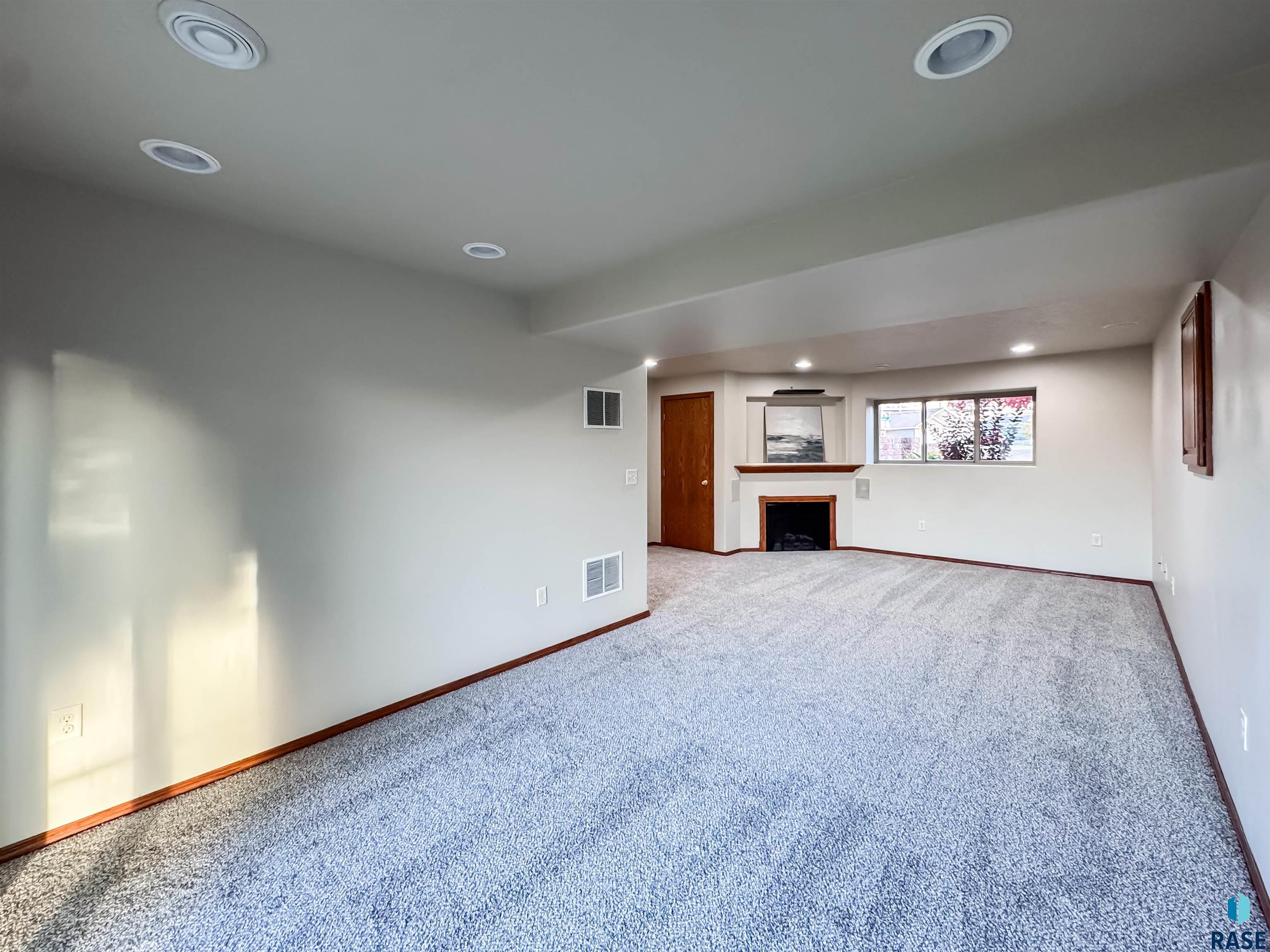 2713 N Vincent Ave Avenue