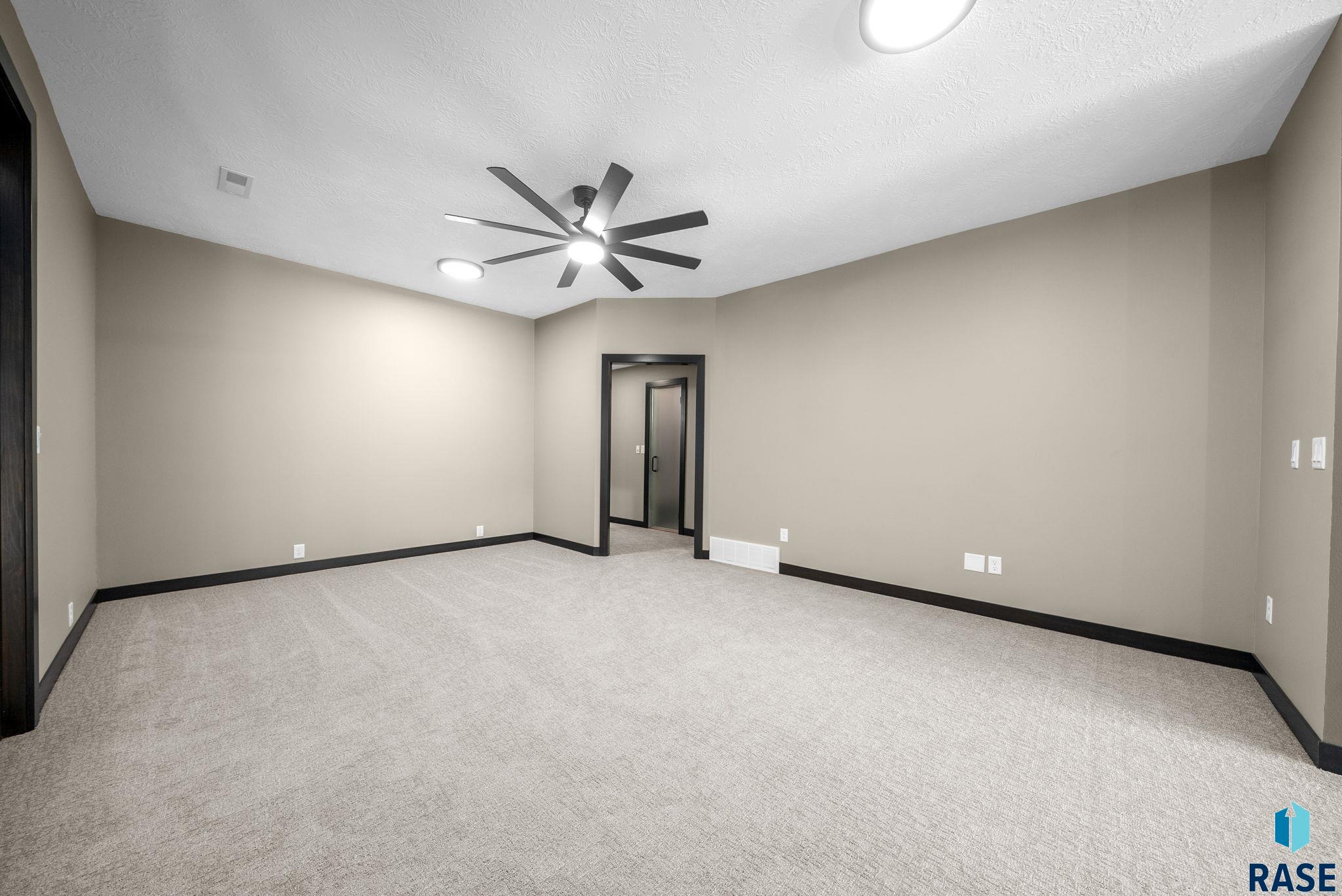 1200 Tomar Rd, Sioux Falls