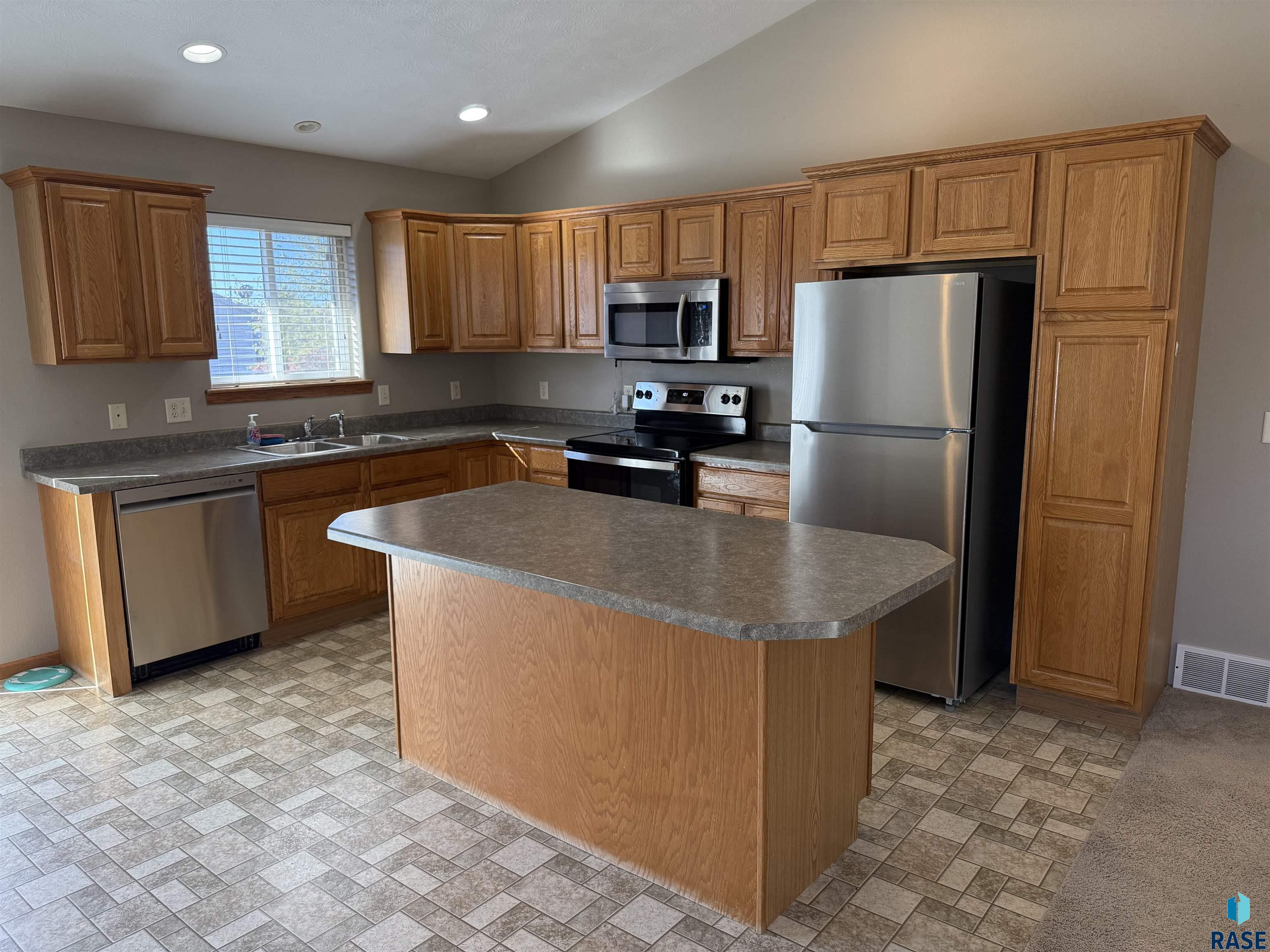 3509 Hughes Pl, Sioux Falls