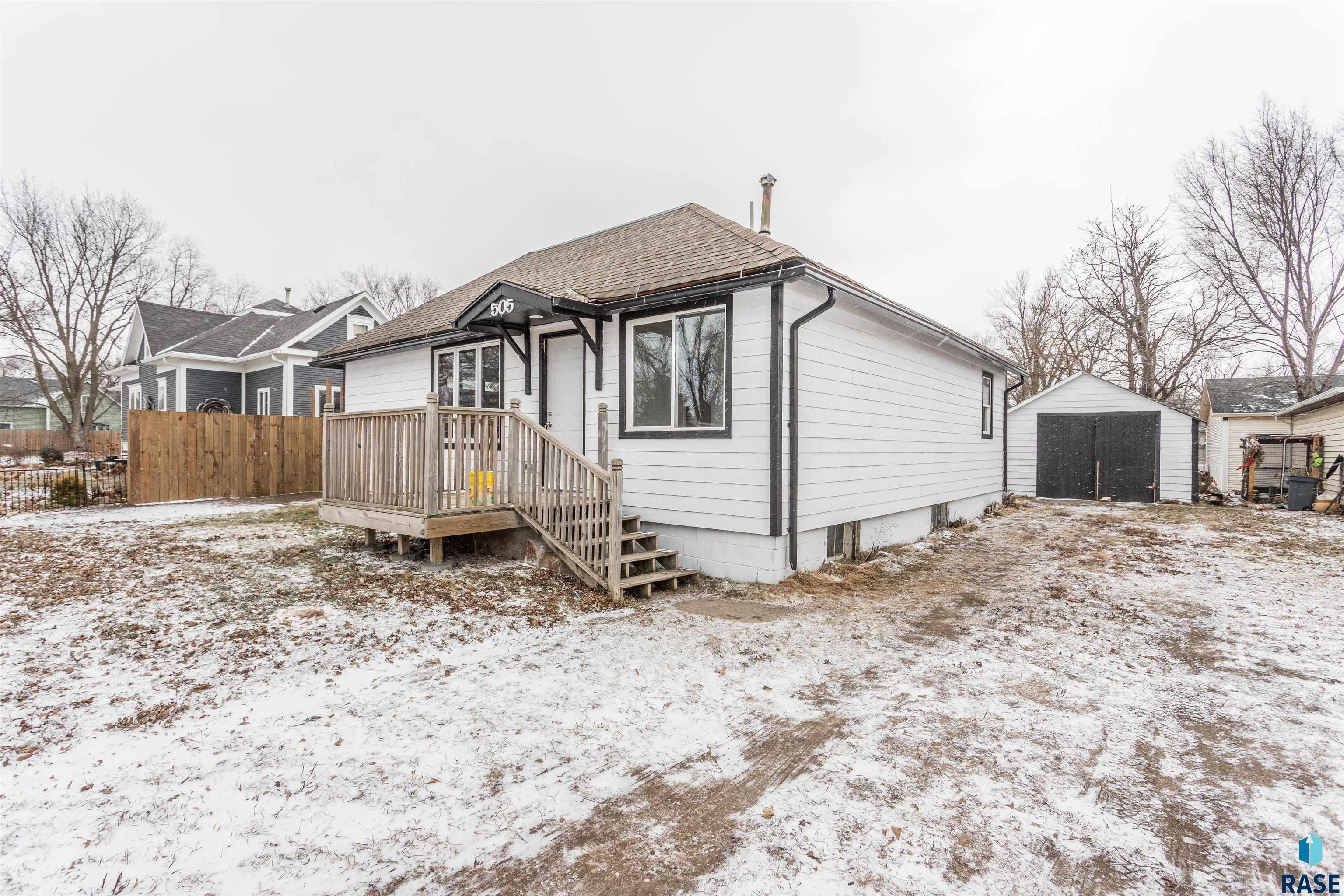 505 W Cedar St, Beresford