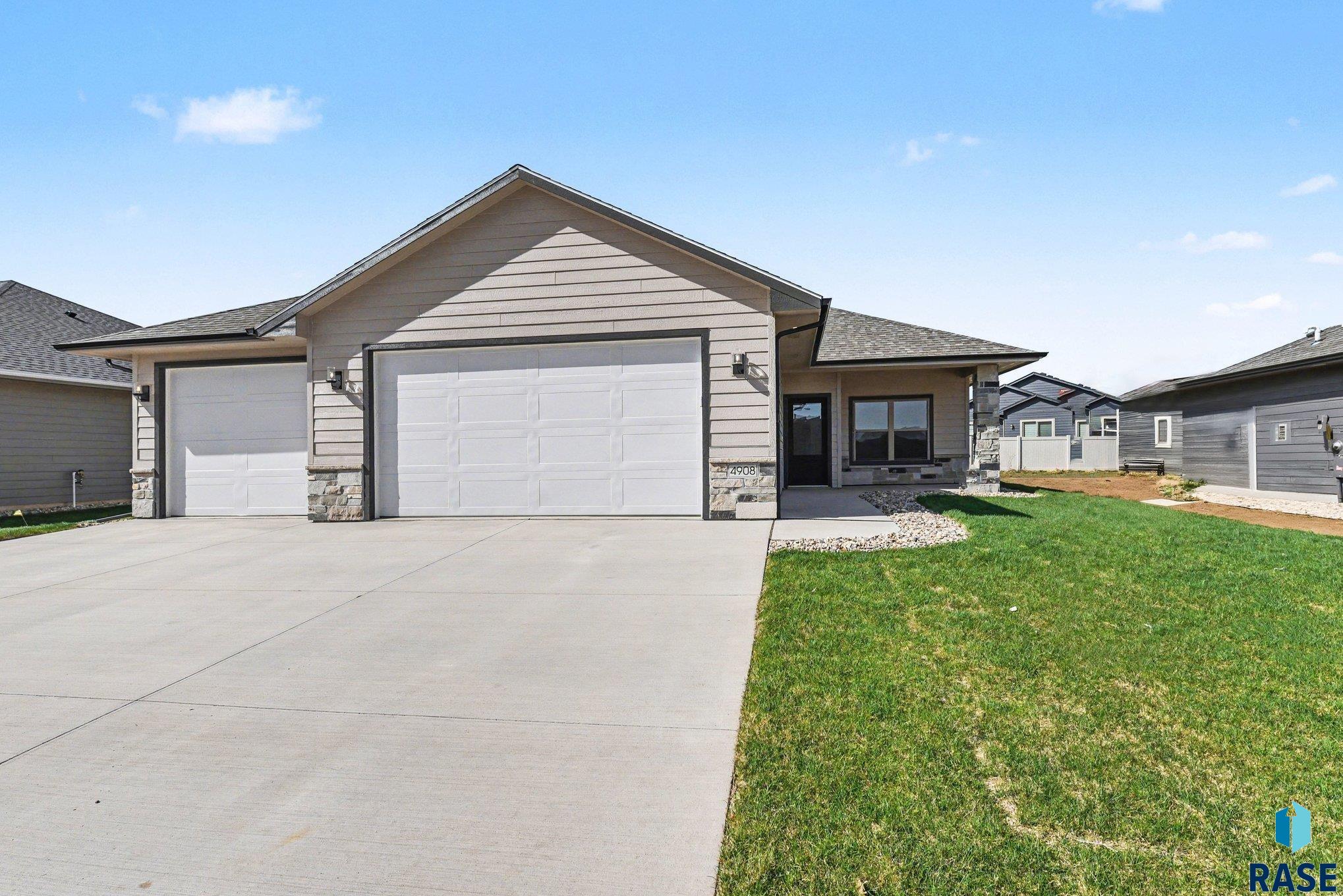 4908 E 65th St, Sioux Falls