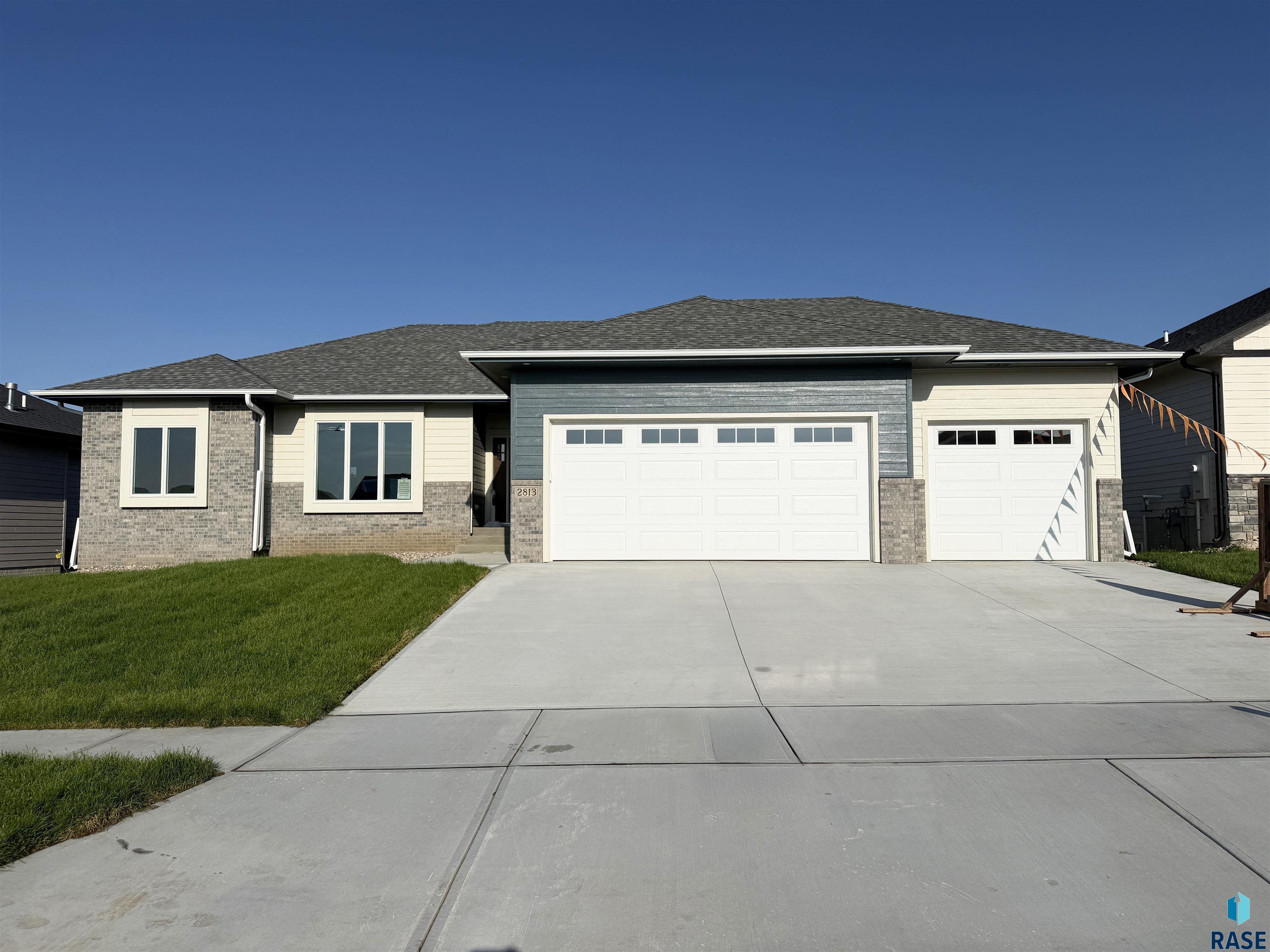2813 S Dunraven Ave, Sioux Falls
