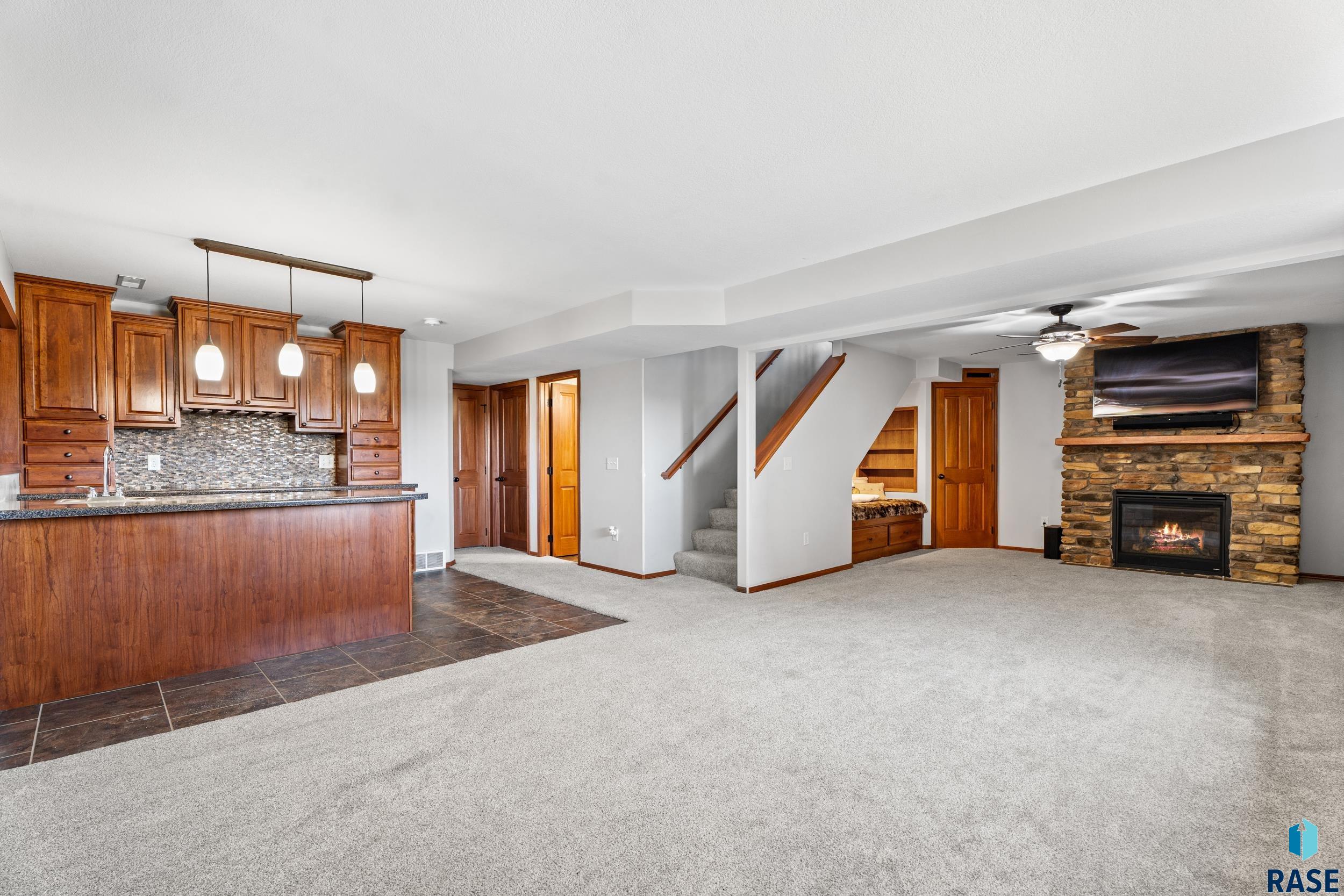445 Jenny Ave, Tea