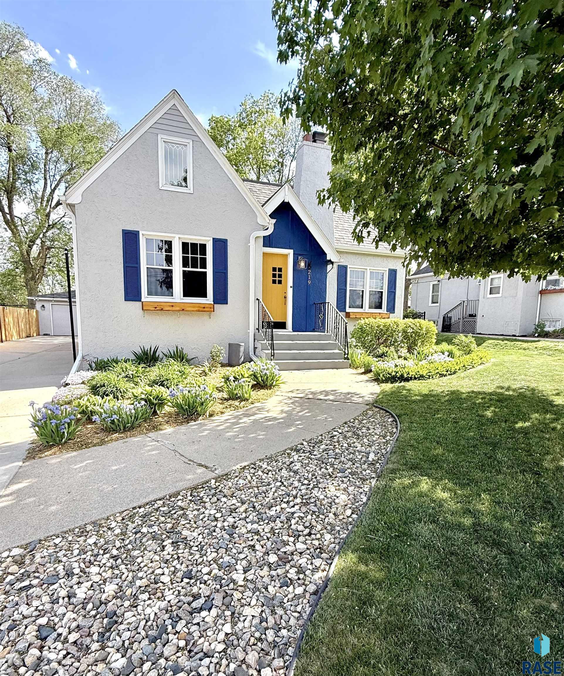 219 E 33rd St, Sioux Falls