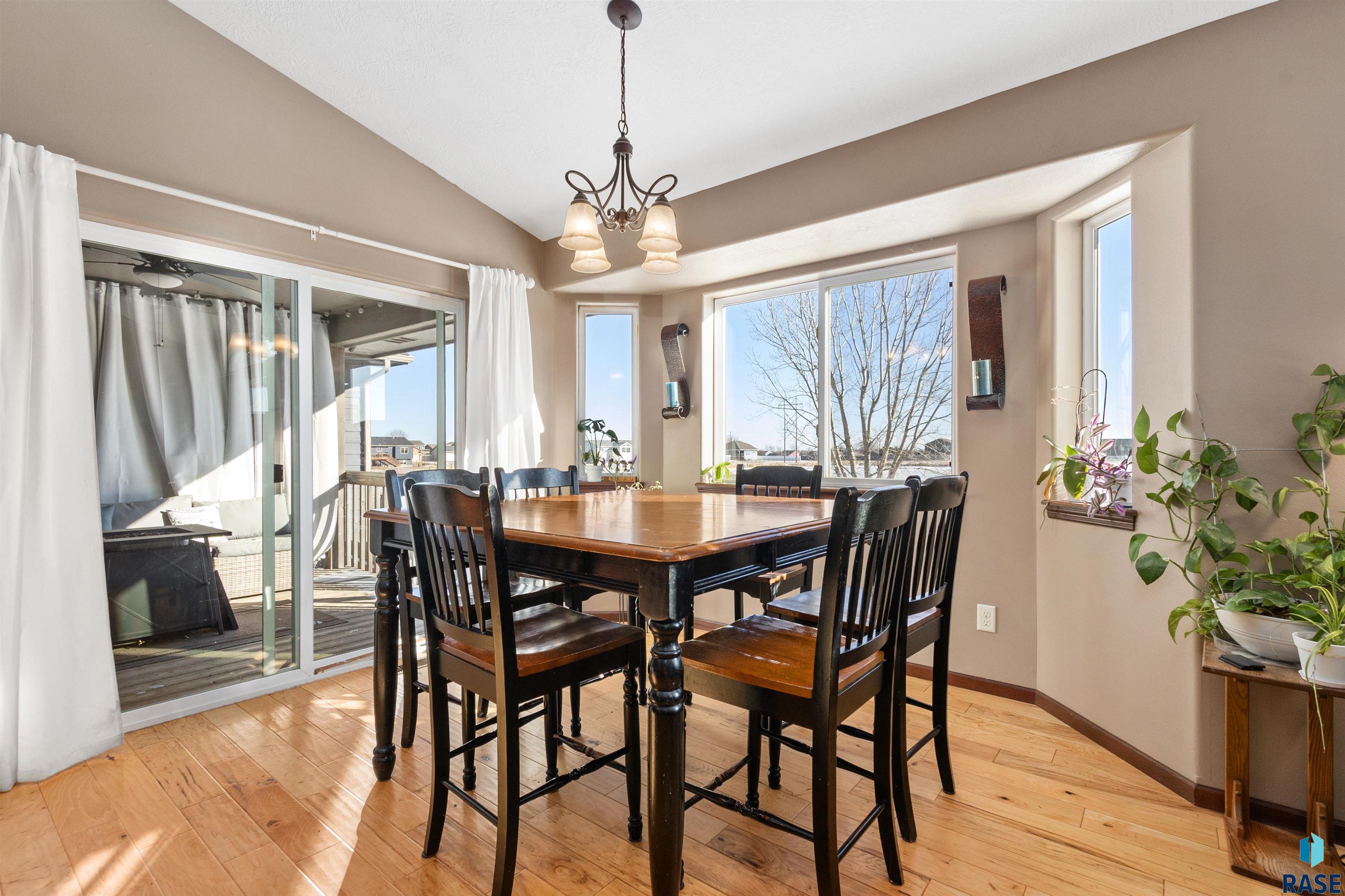 1100 S Maria Ave Avenue