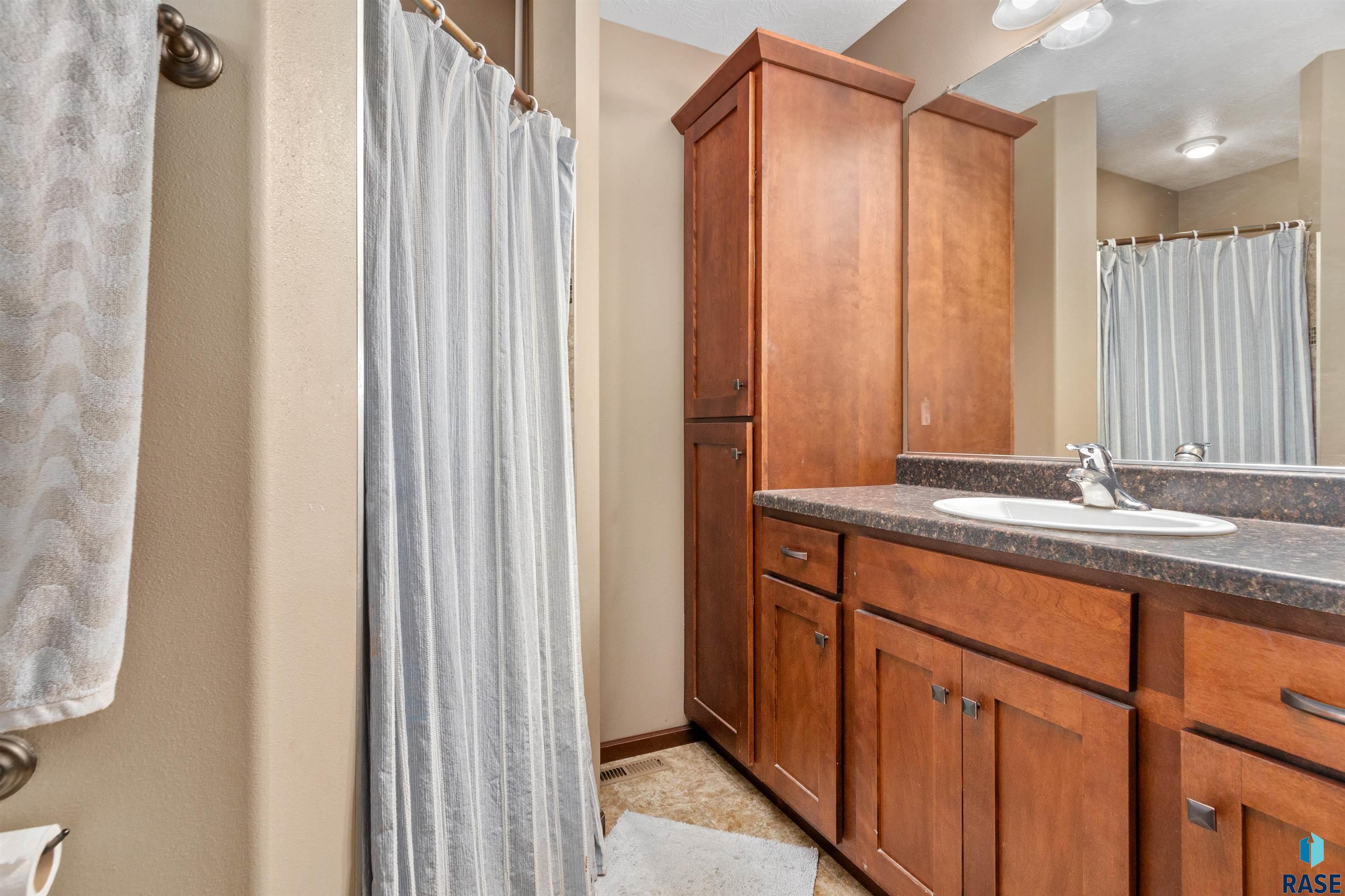 1100 S Maria Ave Avenue