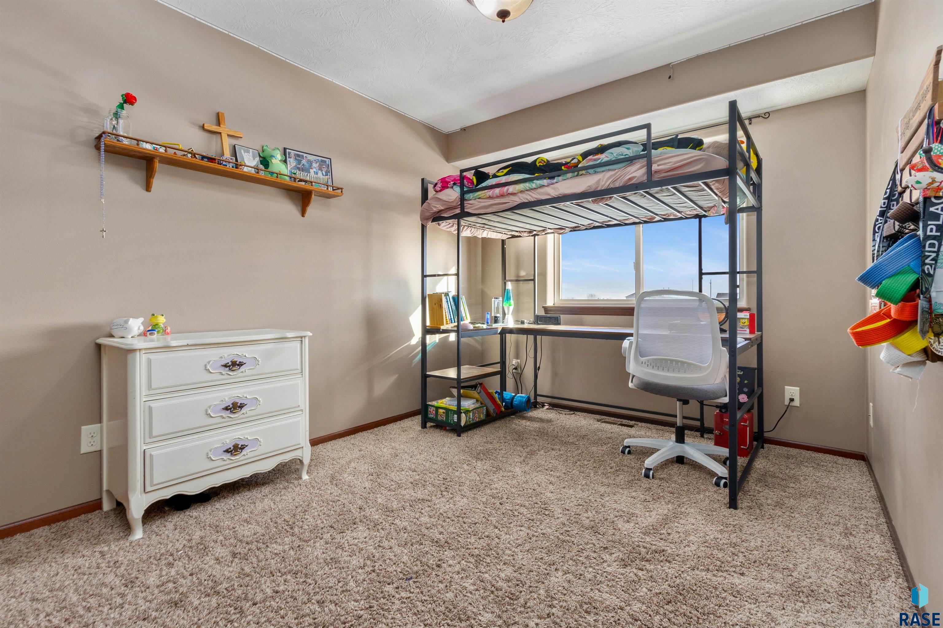 1100 S Maria Ave Avenue