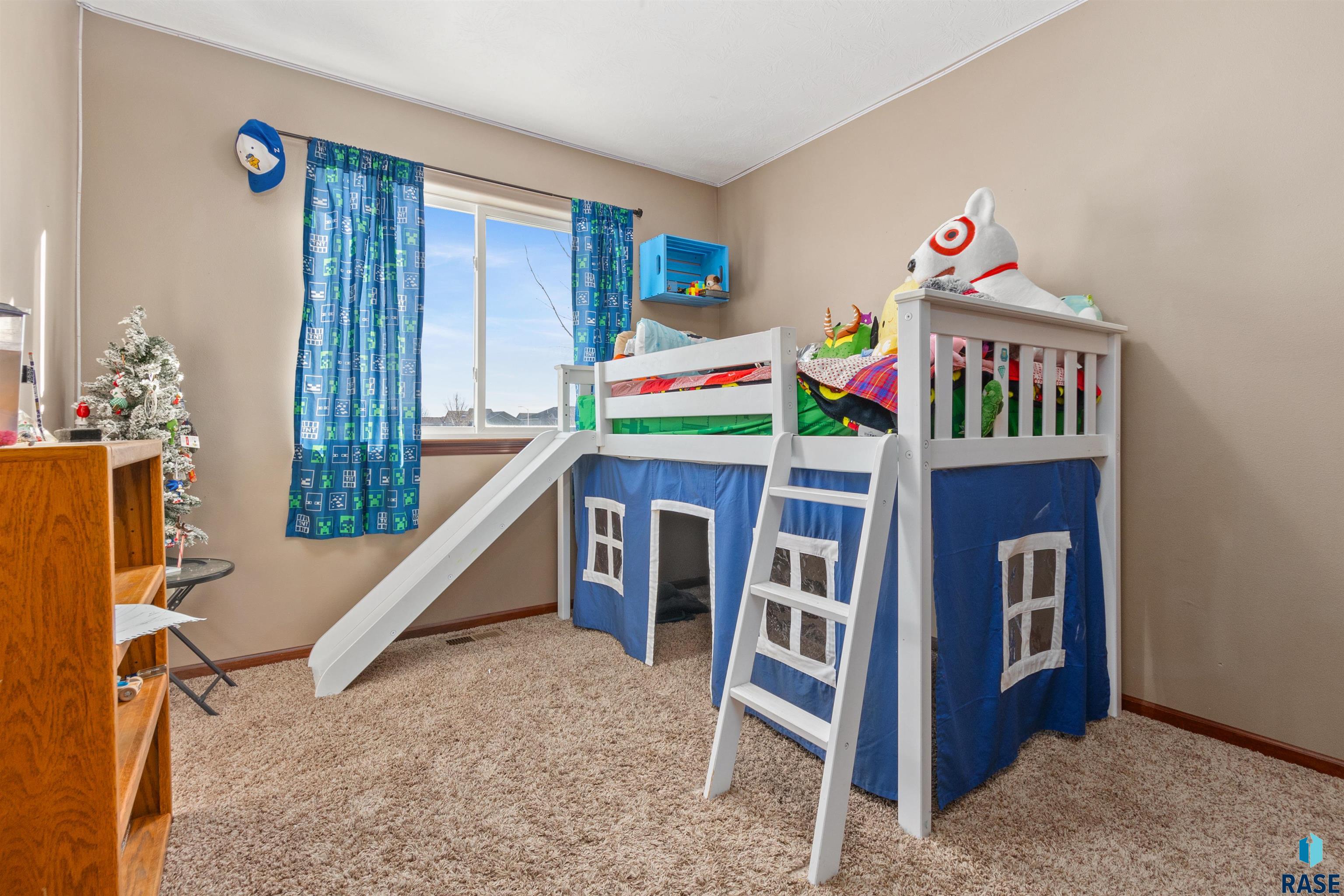 1100 S Maria Ave Avenue