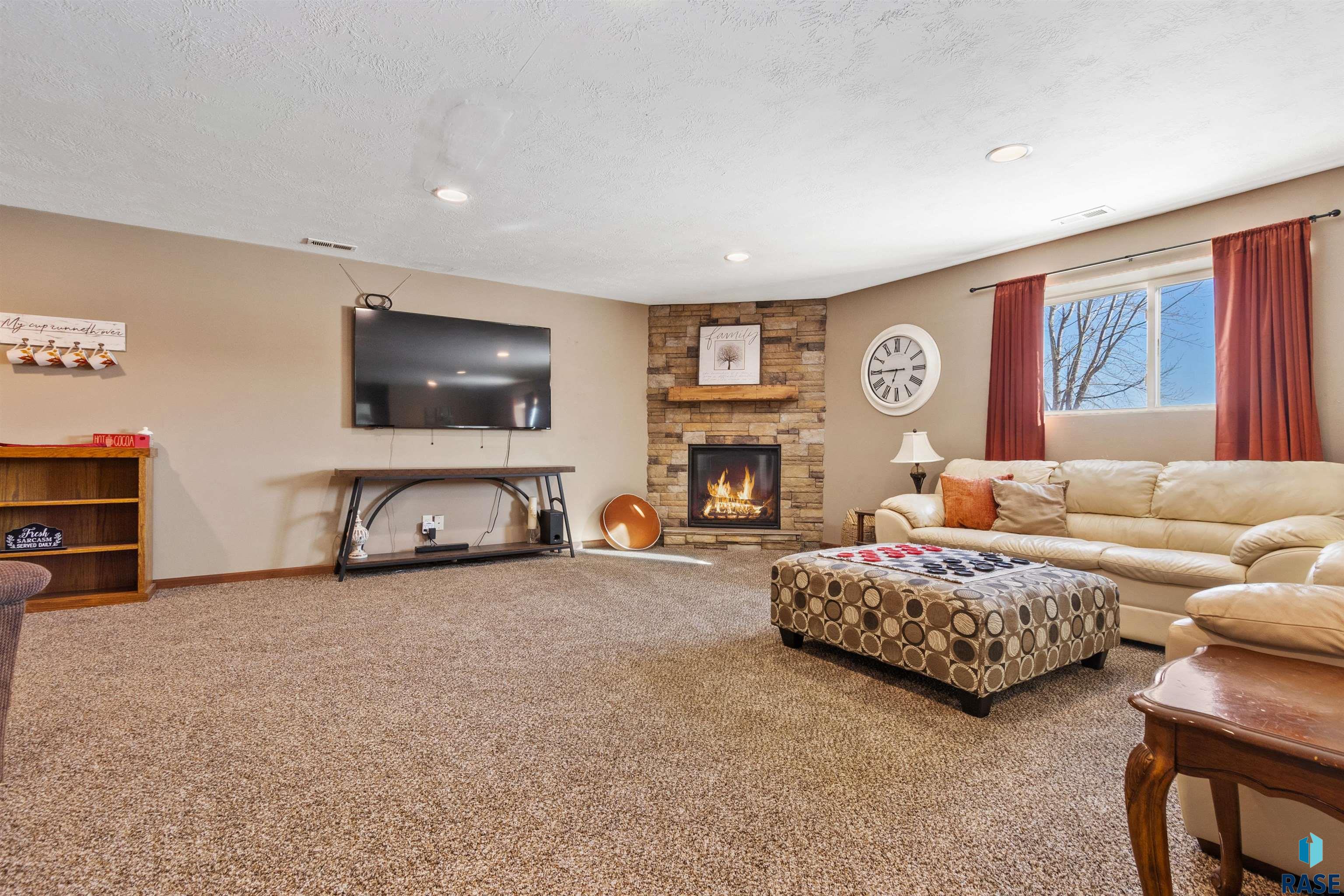 1100 S Maria Ave Avenue