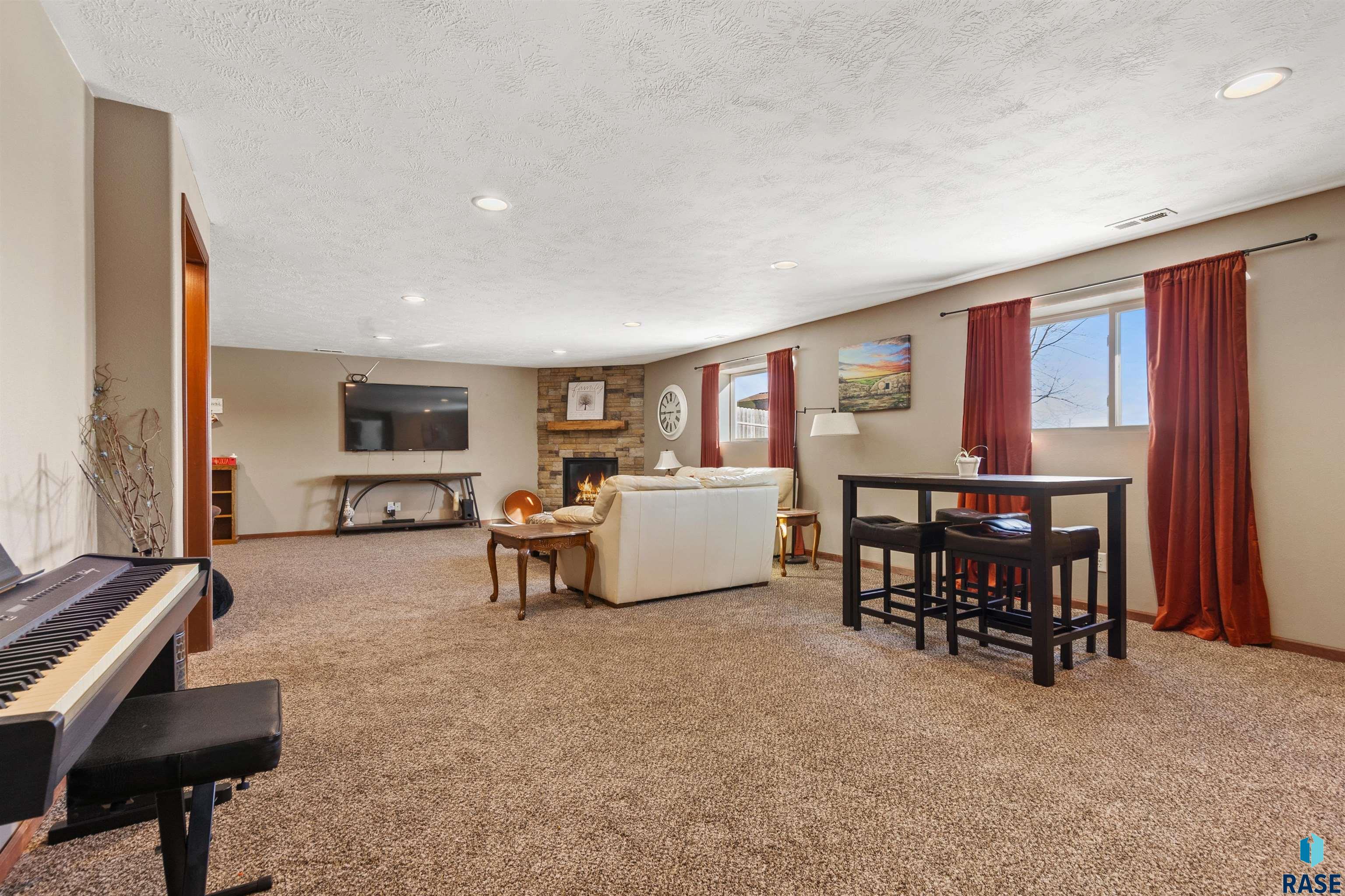 1100 S Maria Ave Avenue