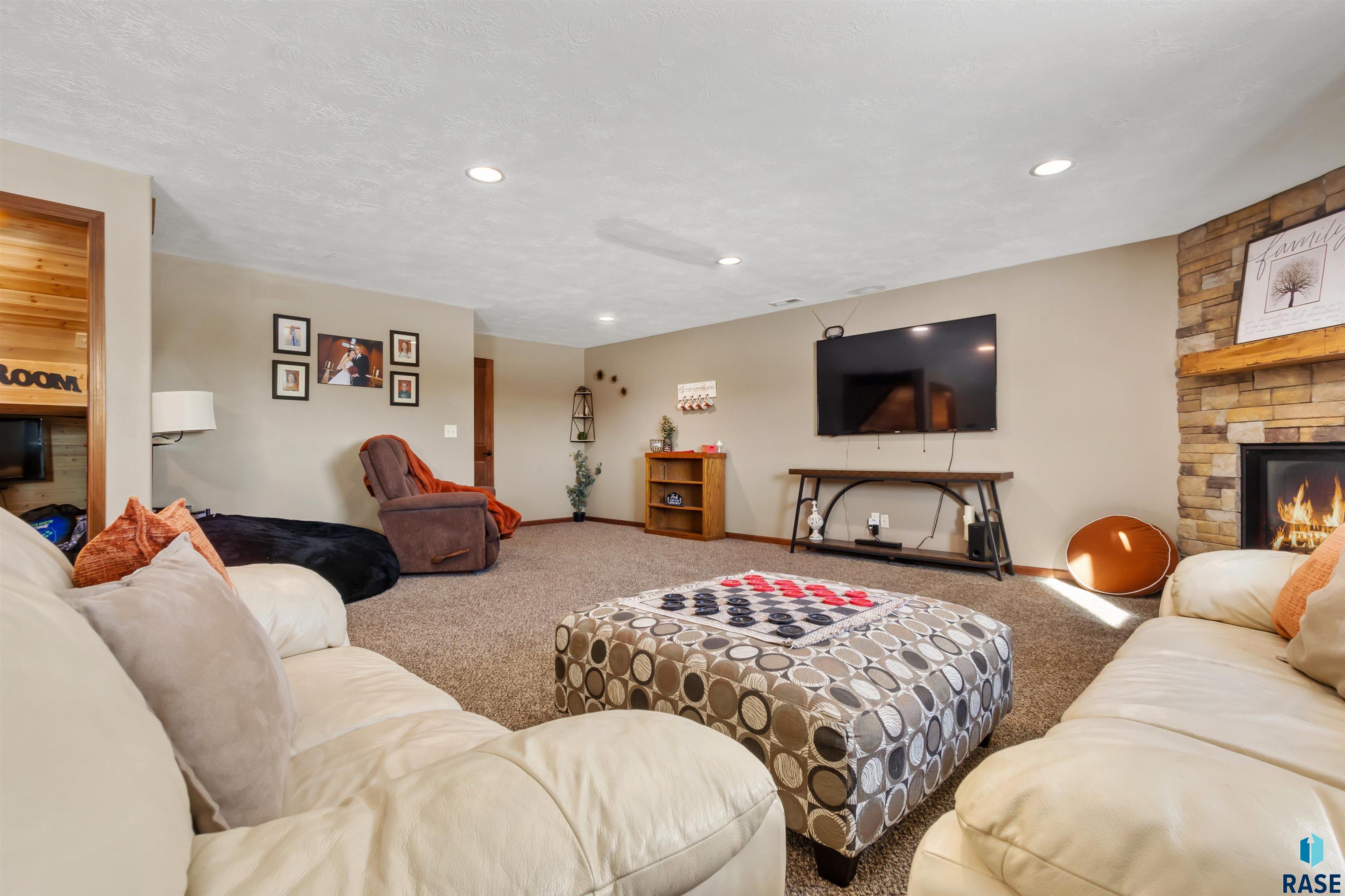 1100 S Maria Ave Avenue