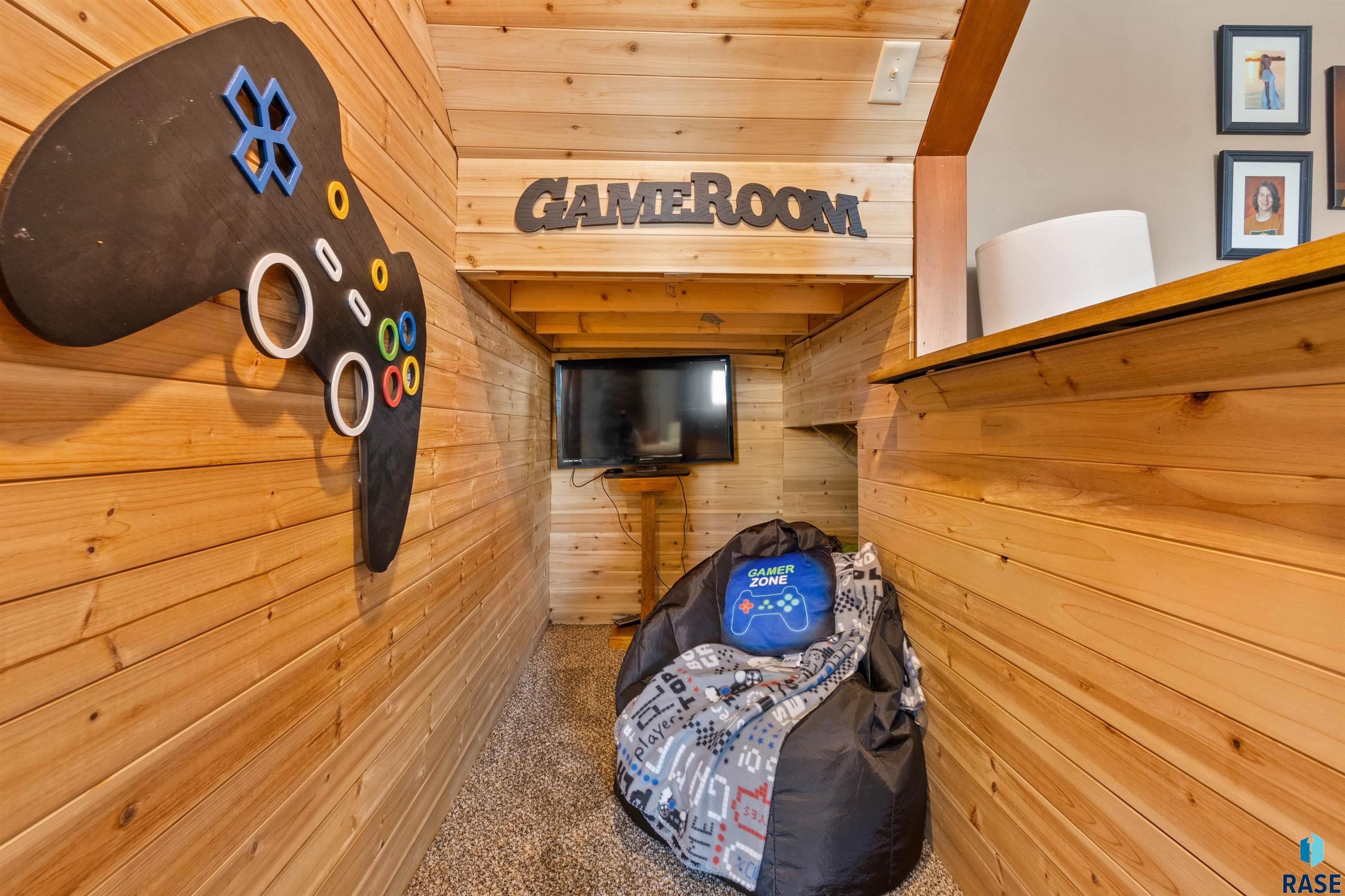 1100 S Maria Ave Avenue