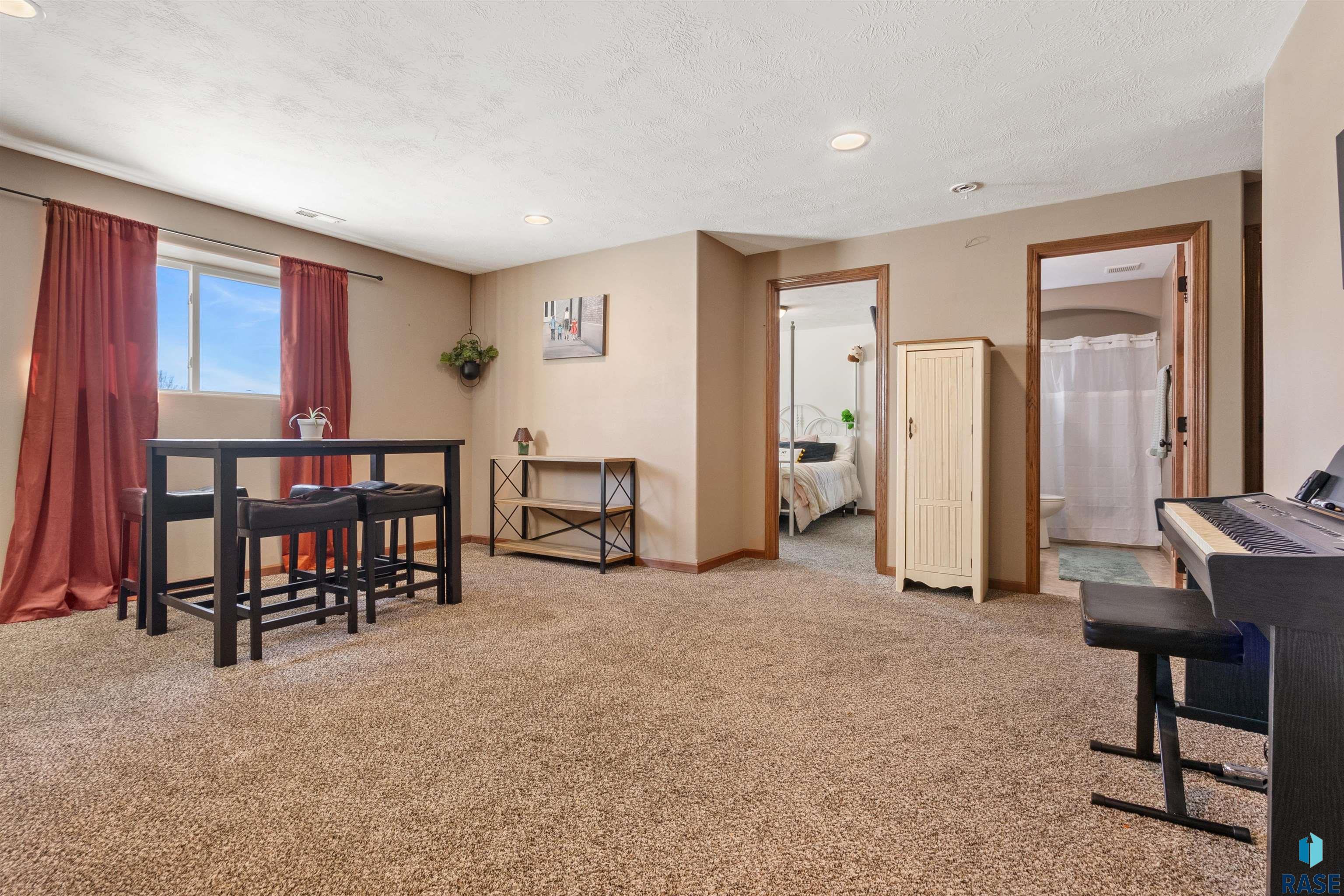 1100 S Maria Ave Avenue