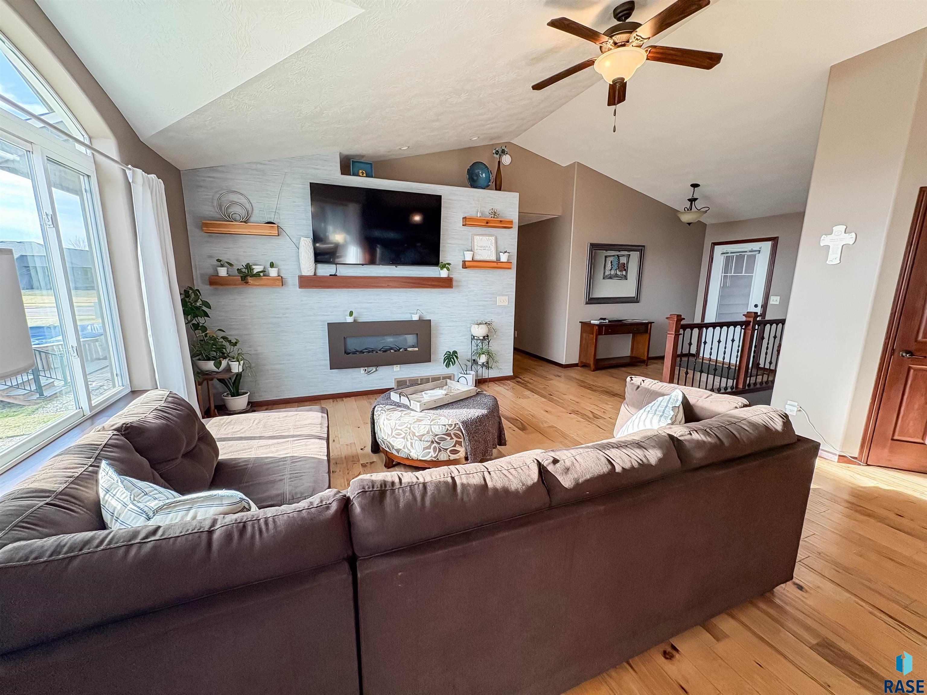 1100 S Maria Ave Avenue