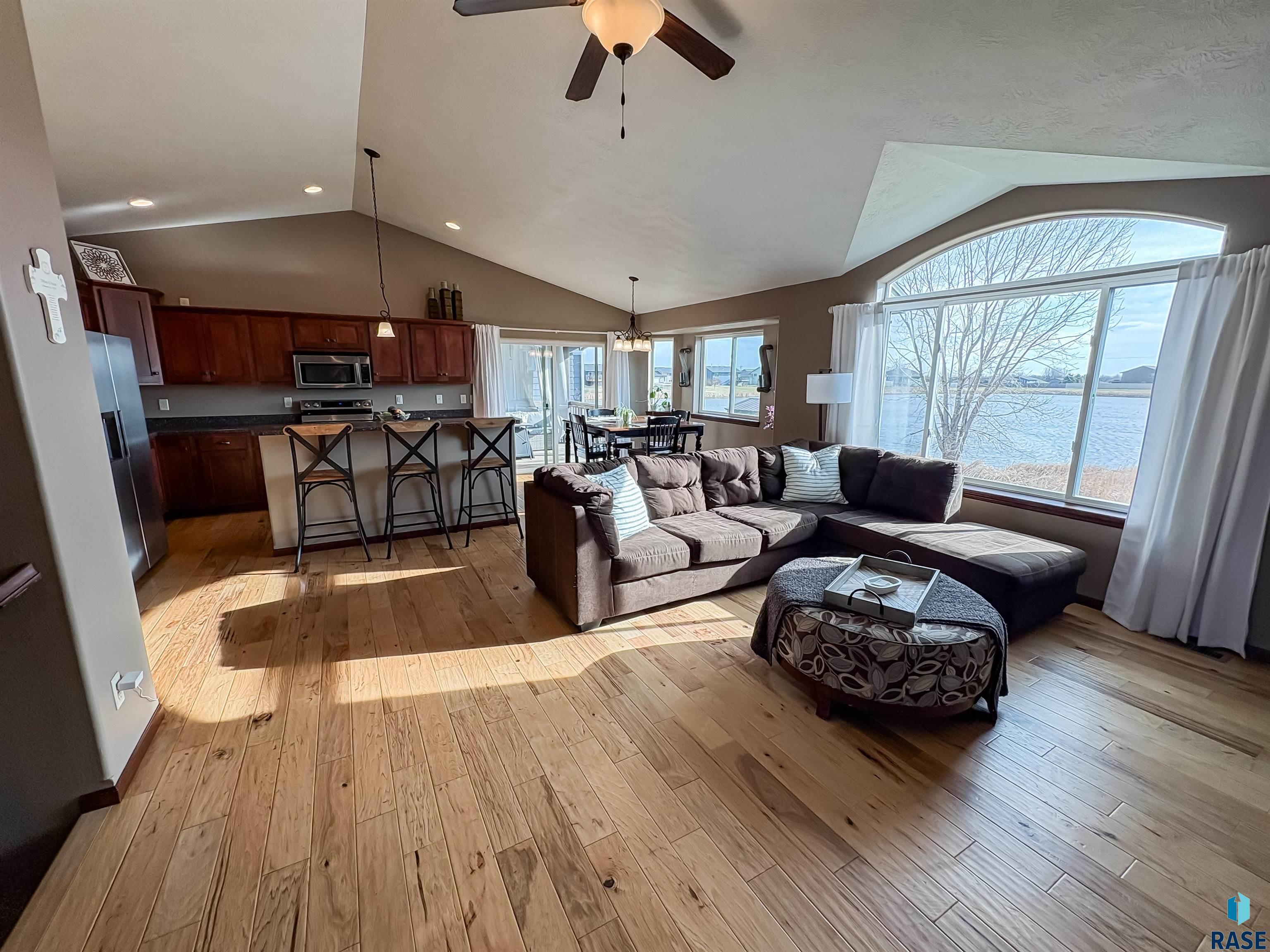 1100 S Maria Ave Avenue