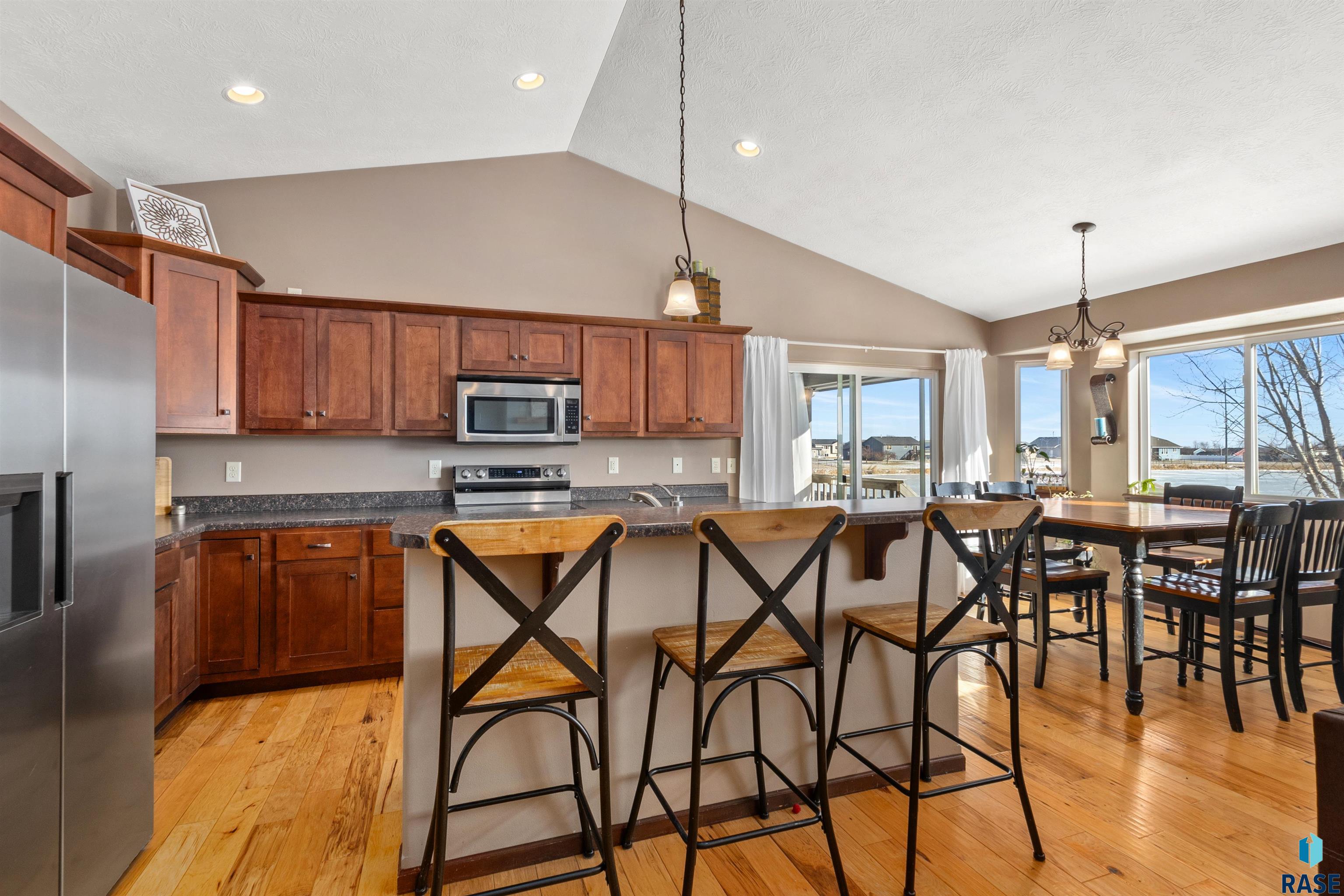 1100 S Maria Ave Avenue