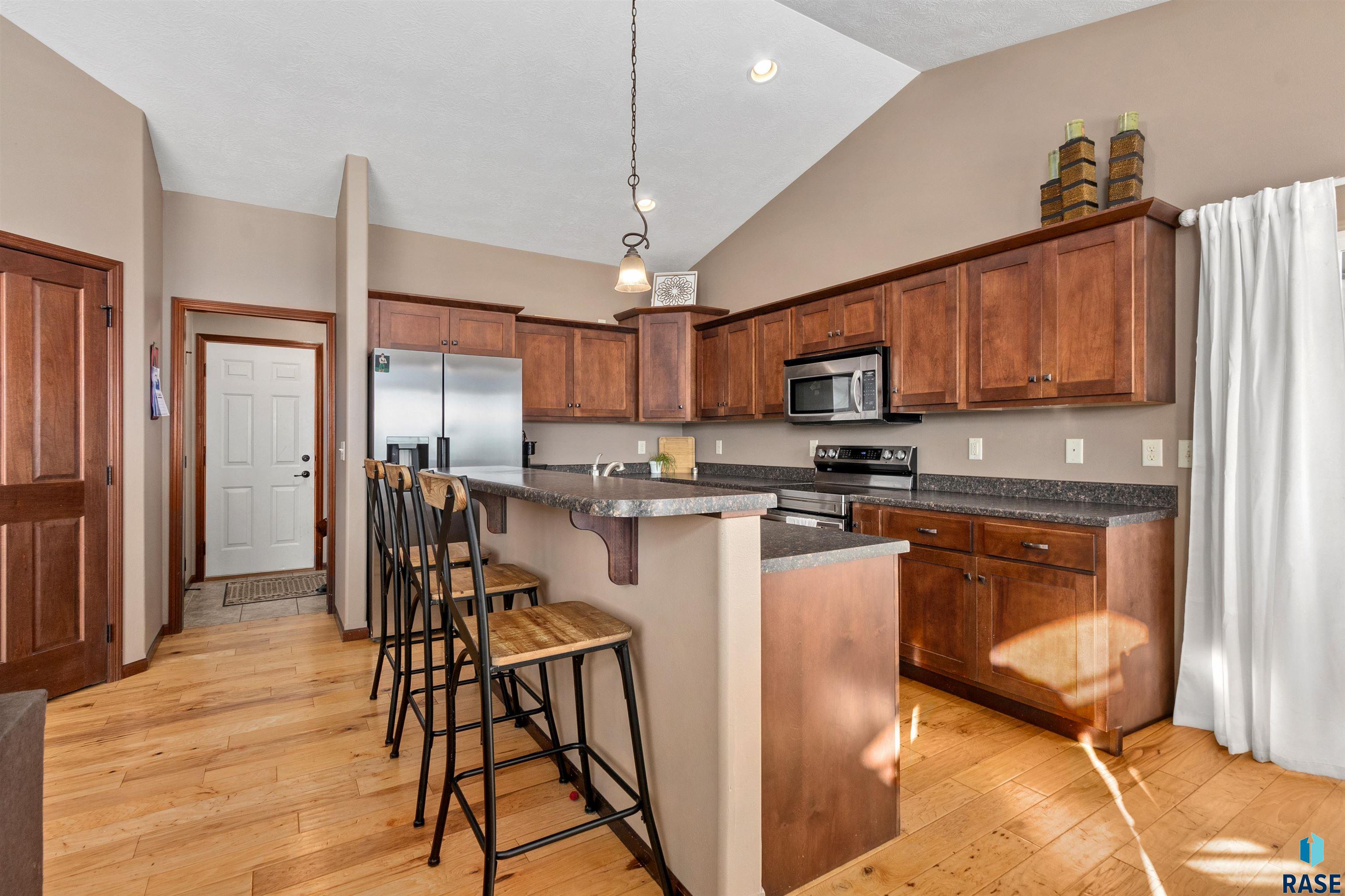 1100 S Maria Ave Avenue