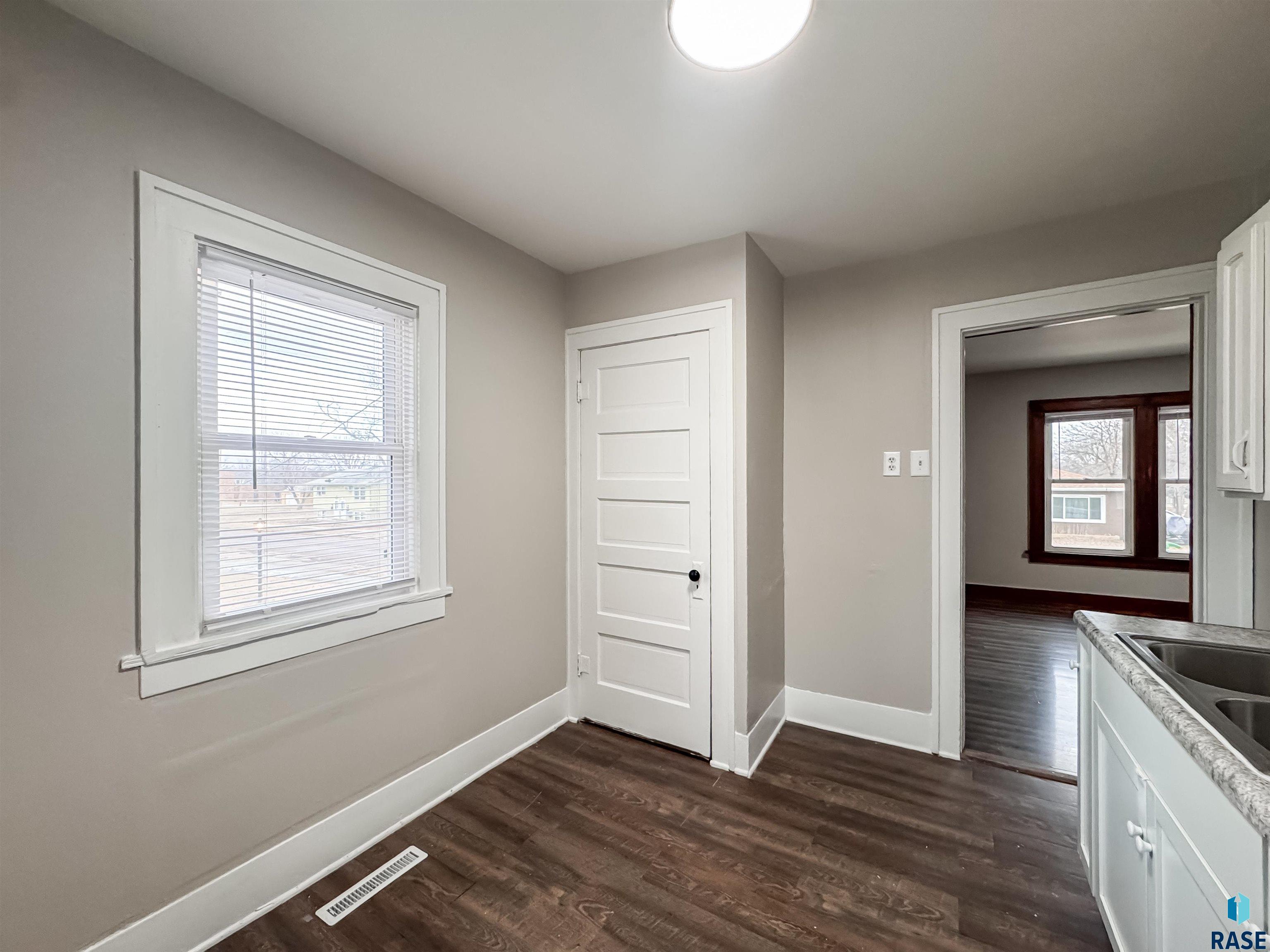 829 N Van Eps Ave Avenue